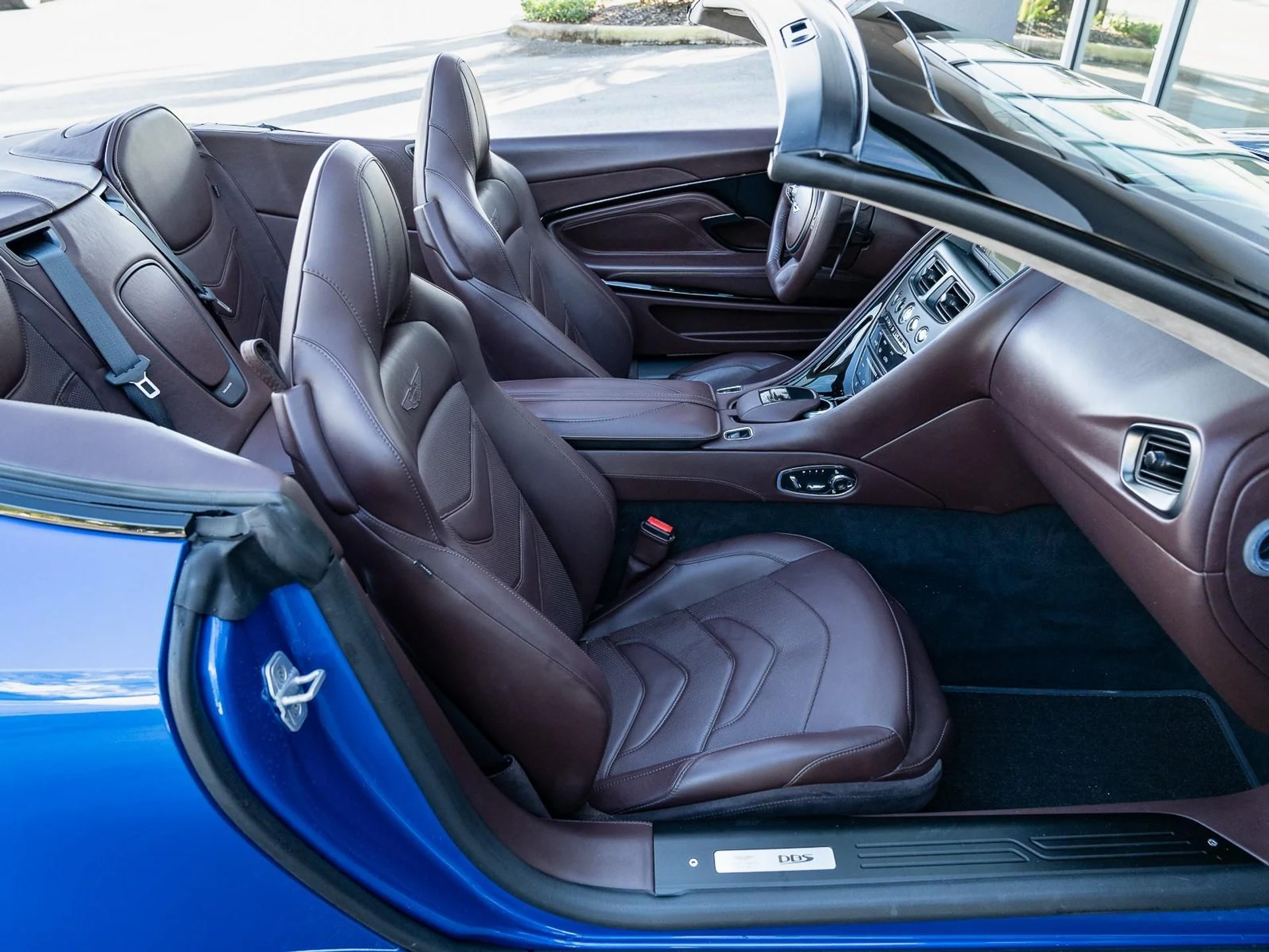 mph023_1825975489_Used_2020_Aston_Martin_DBS_Superleggera_1761685623_2d1ce77230