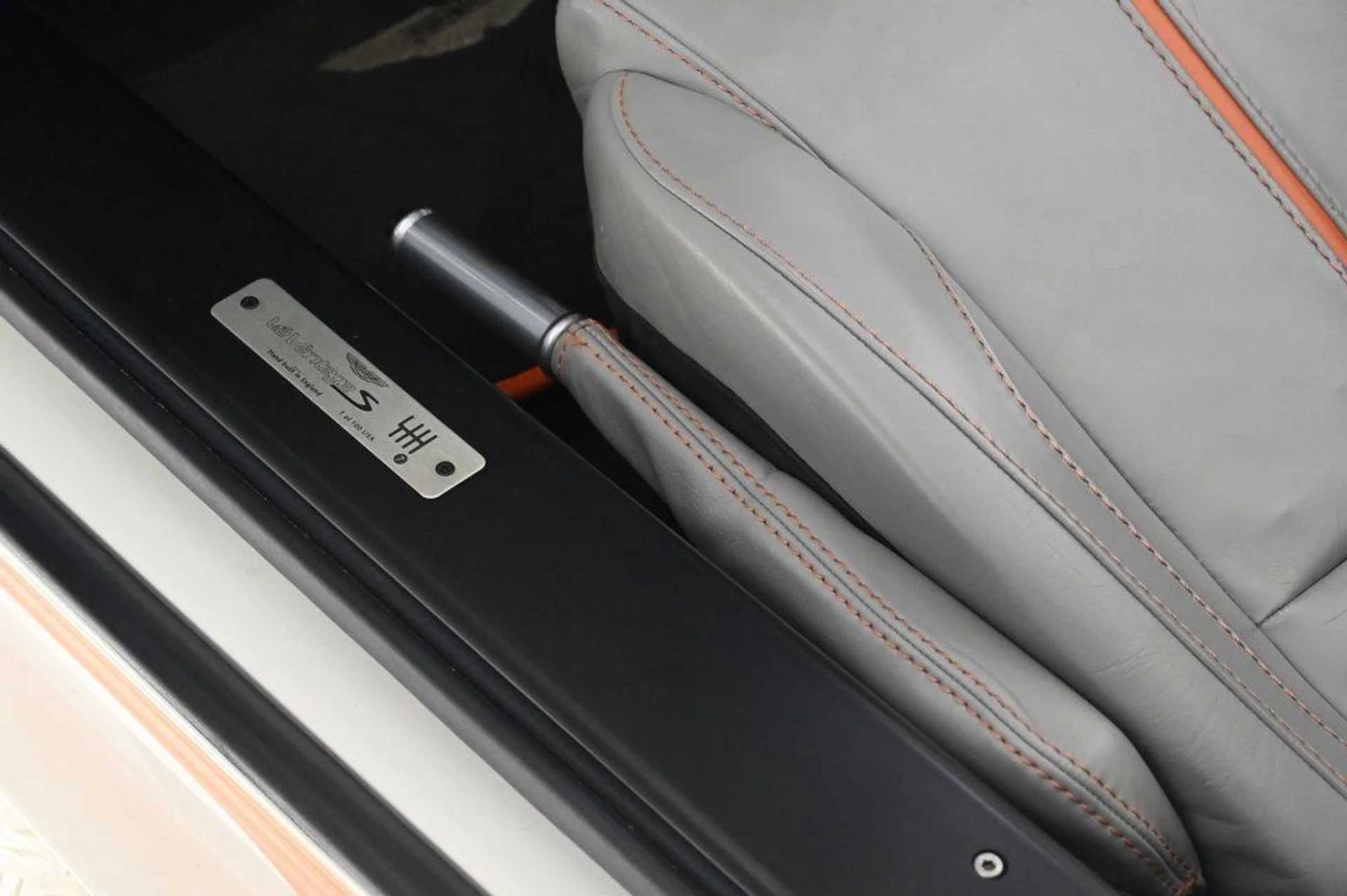 mph023_1830916155_used_2017_aston_martin_v12_vantage_s_11350_22970914_23_1024_49a1abd841