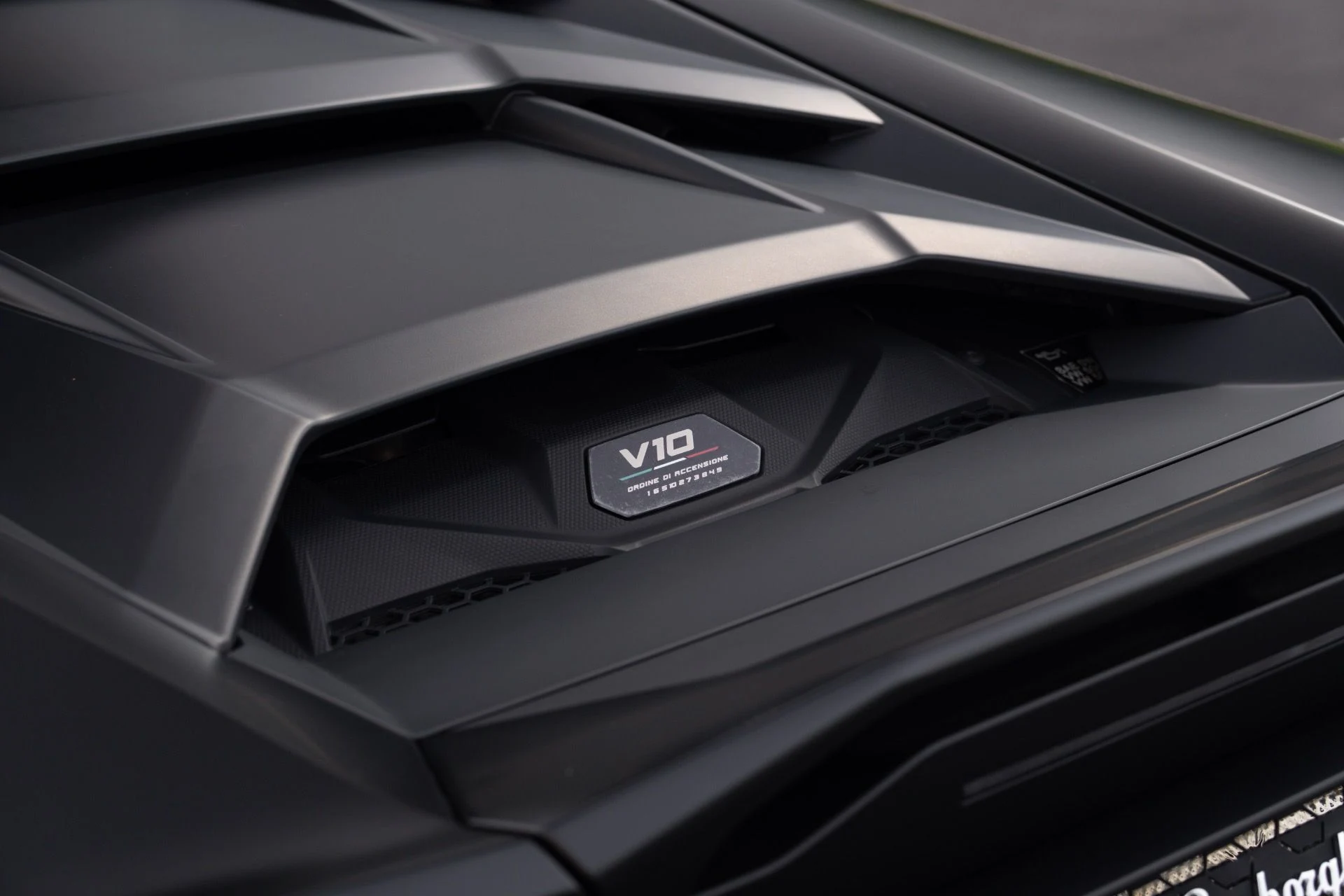 mph023_1833674151_Used_2024_Lamborghini_Huracan_Sterrato_1775279109_ebdaa4a295