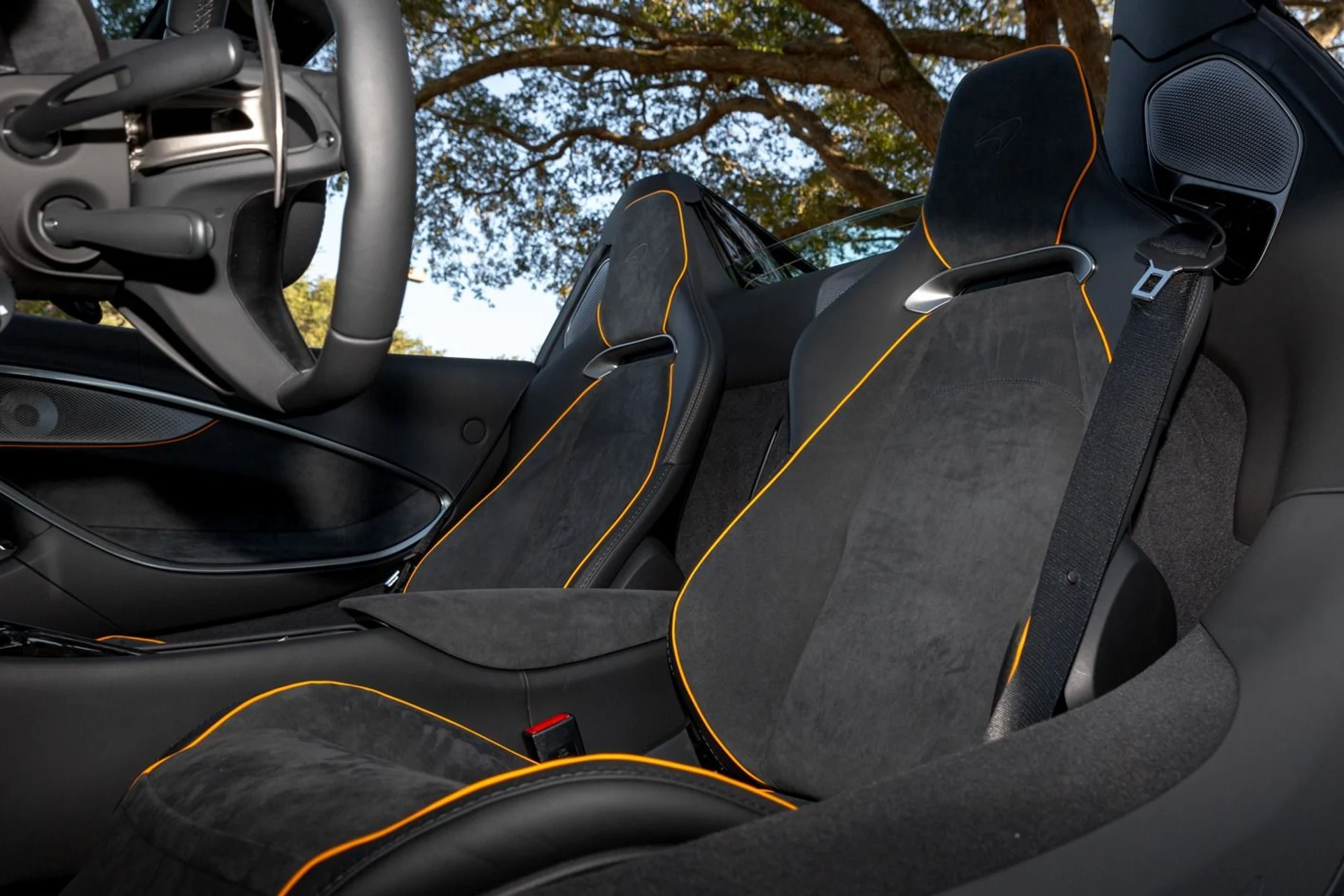 mph023_1844224194_473_p24_l_8c57edd0ae