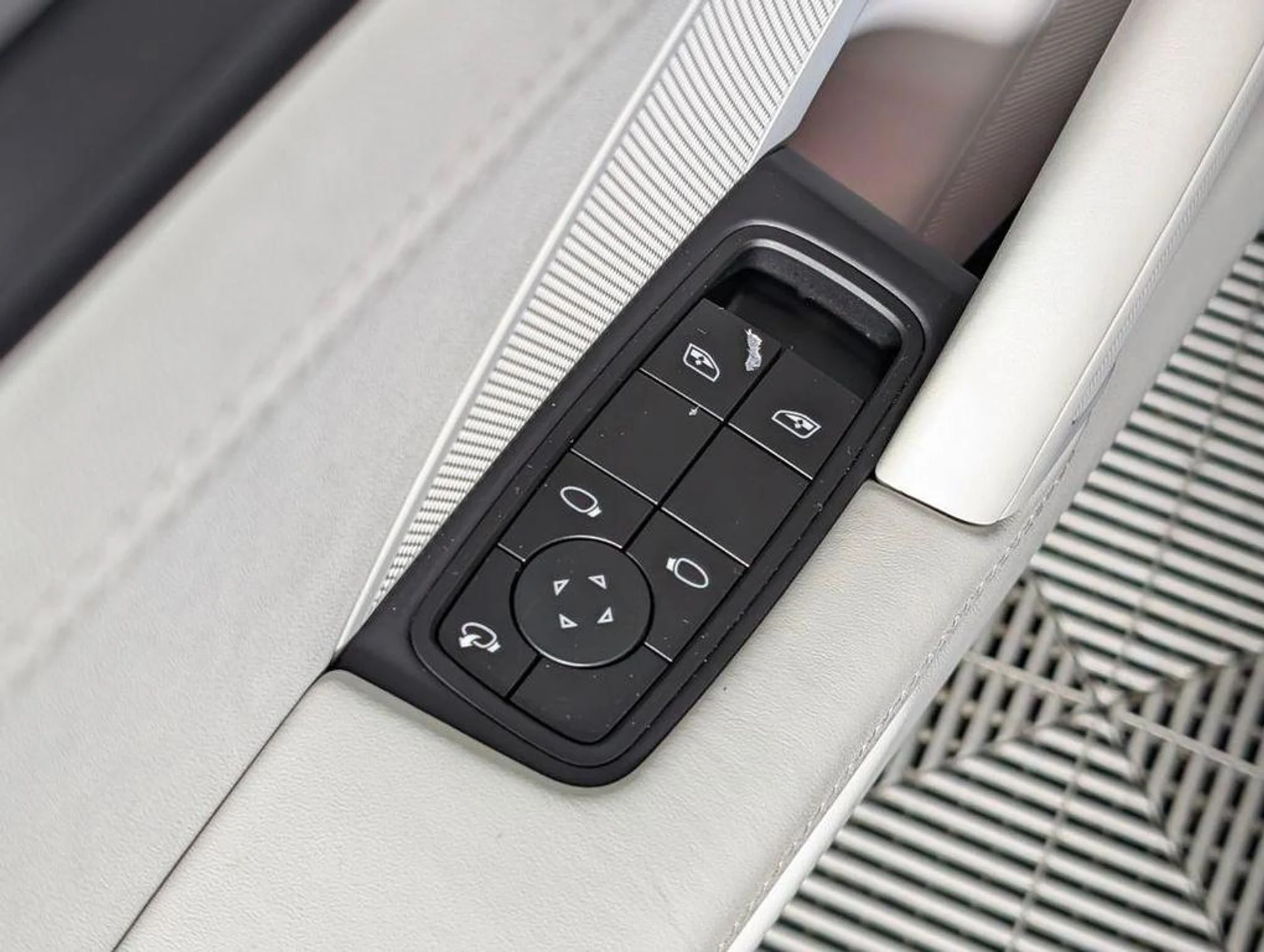 mph023_1847079935_Z3_E_Xp_4_Wuaq_Ia3lsk_Po_A1_V_Jpo_UE_f5a8753721