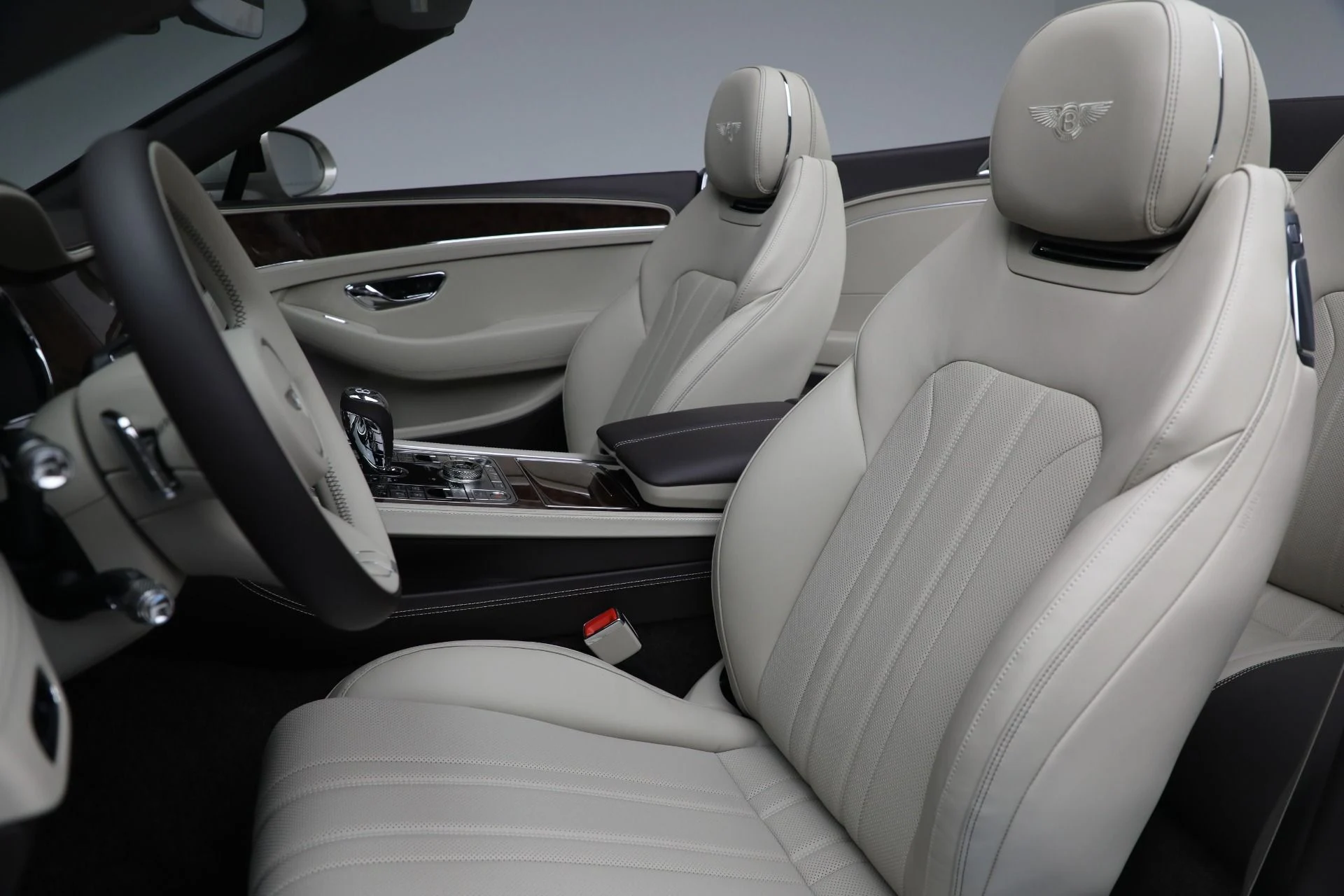 mph023_1855707144_New_2026_Bentley_Continental_GTC_ff08ad8165