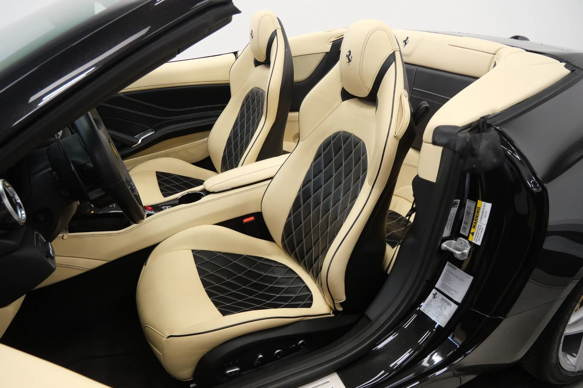 mph023_1875949346_Used_2015_Ferrari_California_T_Diamond_Quilted_Seats_Carbon_Fiber_Driving_Zone_1780071099_26a6f6c086