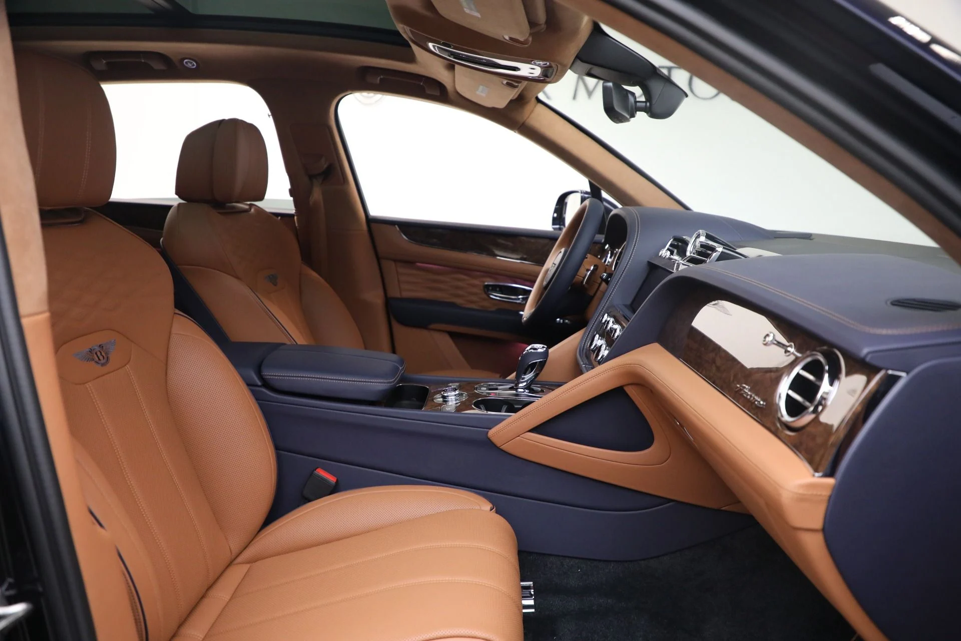 mph023_1881163125_New_2025_Bentley_Bentayga_Azure_V8_1762363218_bfaf61046c