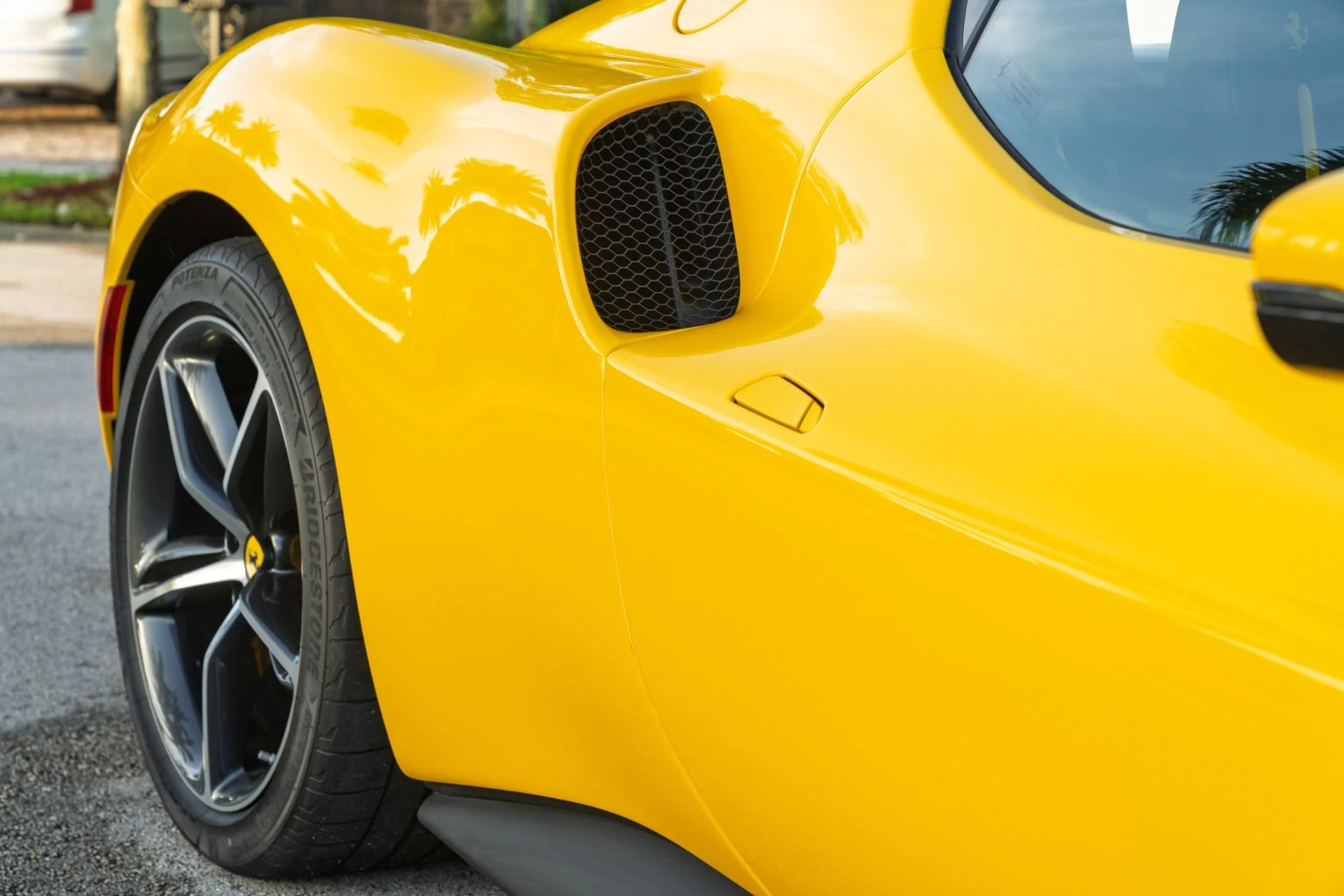 mph023_18878600_Used_2025_Ferrari_296_GTB_1756227854_82ea04e246