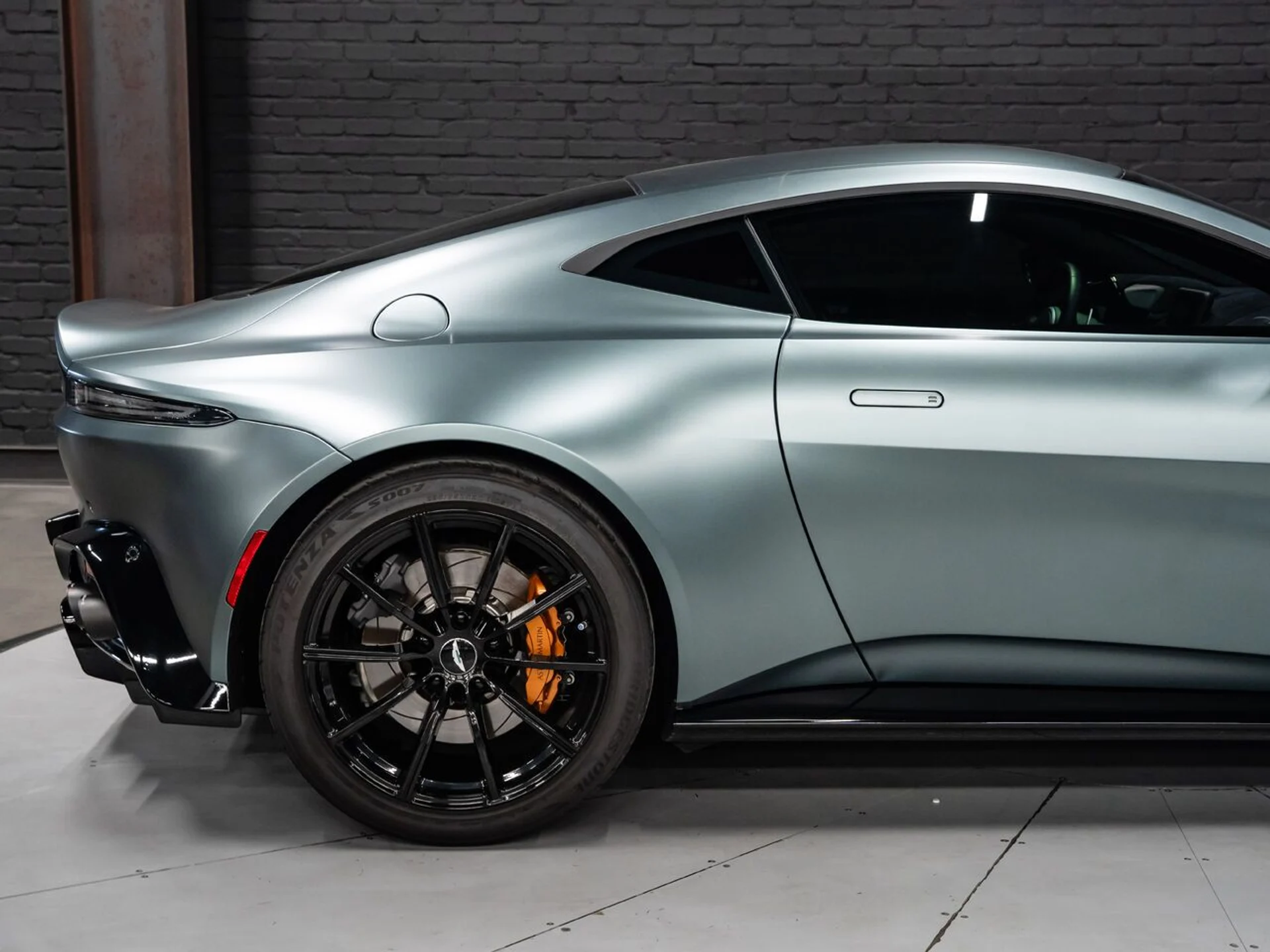 mph023_1892458484_aston_martin_vantage_2020_a10402fe82