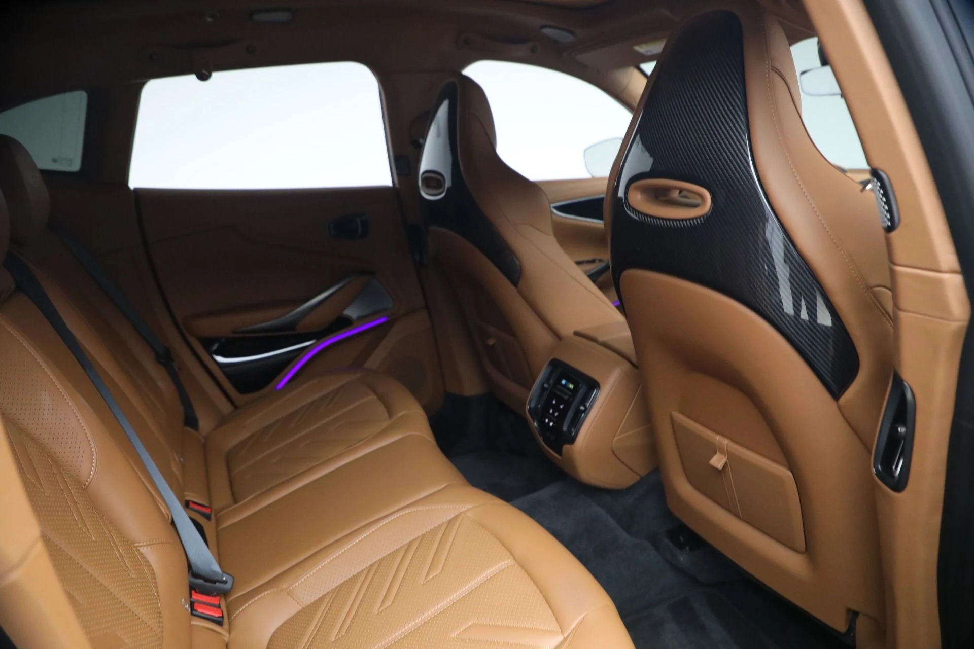 mph023_189970735_New_2026_Aston_Martin_DBX_S_1787860964_9ff53df435