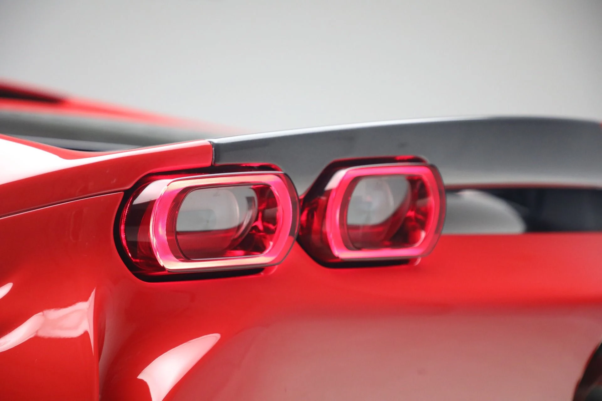 mph023_1903955300_Used_2023_Ferrari_SF_90_Stradale_1787320276_9eaf4de674