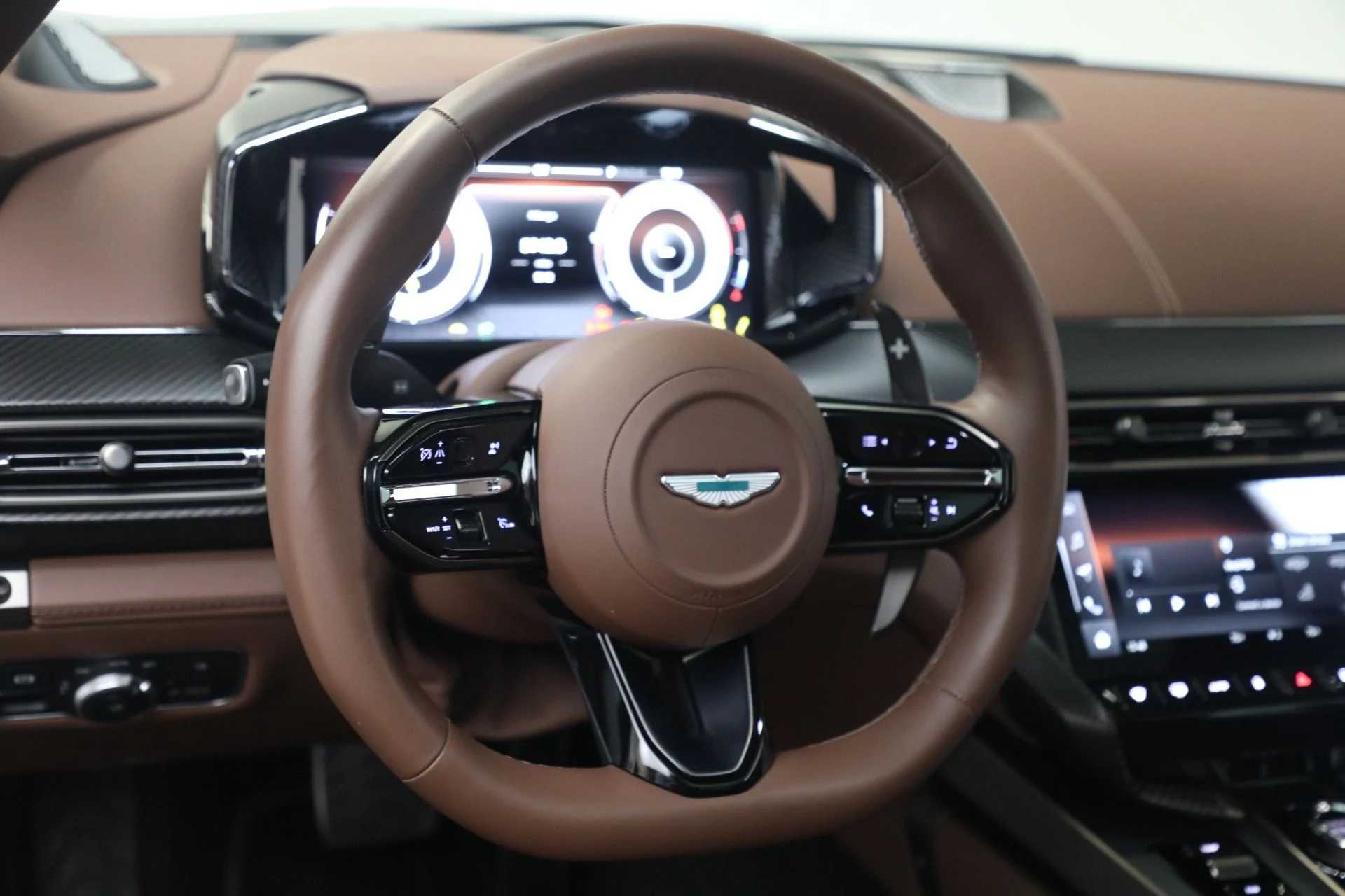 mph023_1913215004_Used_2025_Aston_Martin_Vanquish_1791232652_8f2f39a7d3
