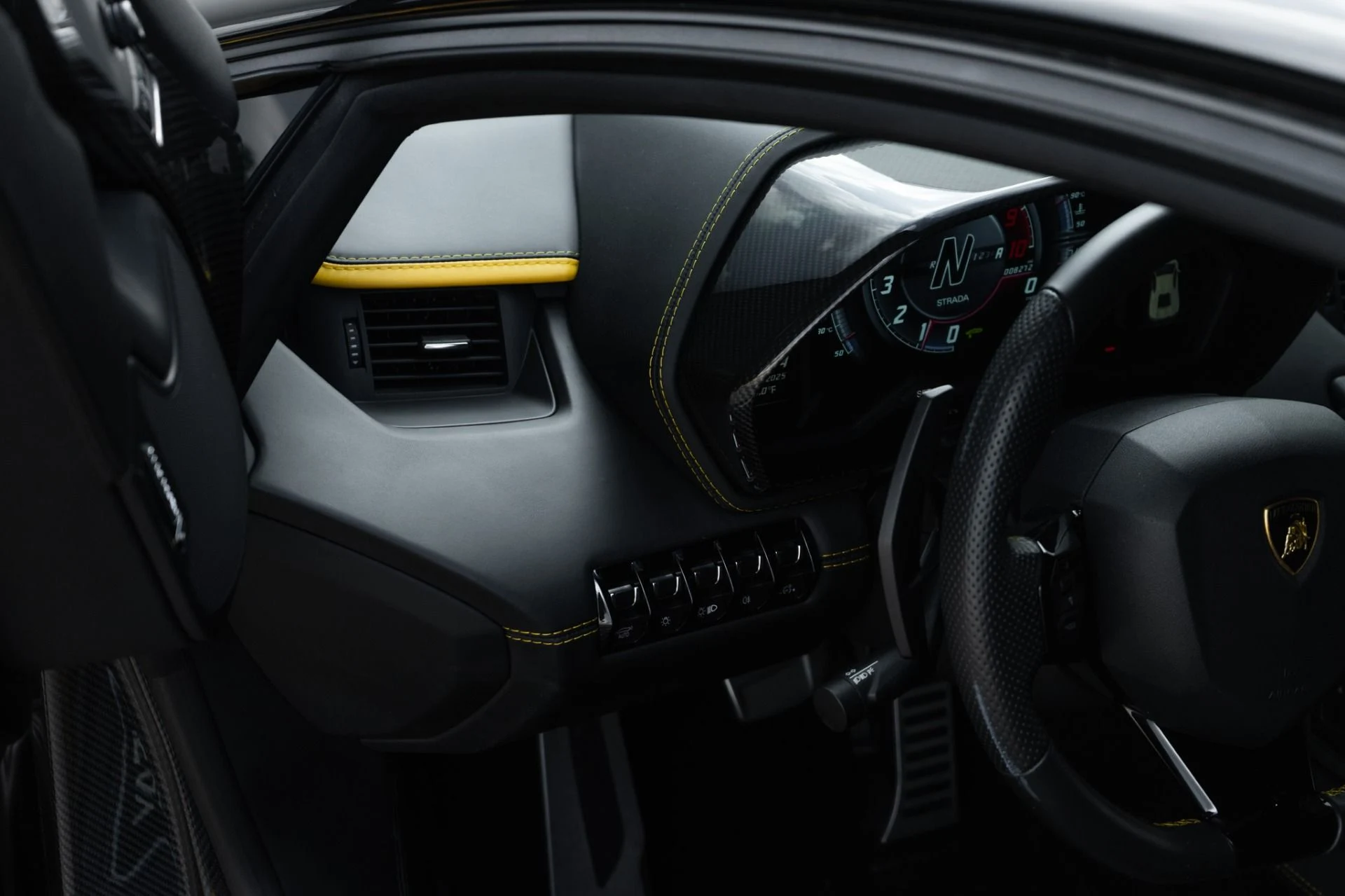 mph023_1915049602_Used_2018_Lamborghini_Aventador_S_LP_740_4_S_1761083724_d88a6865fa