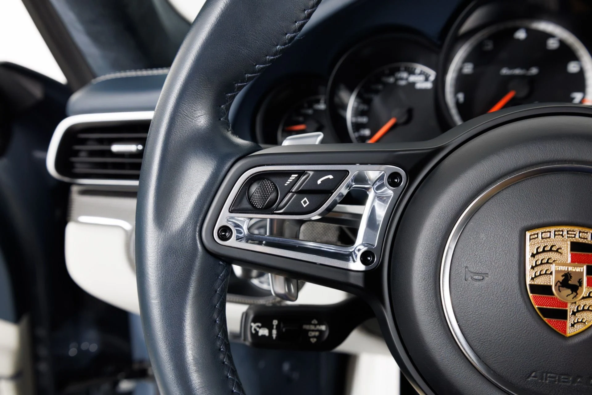 mph023_1920188430_Used_2017_Porsche_911_Turbo_S_1787680344_cac39ae433