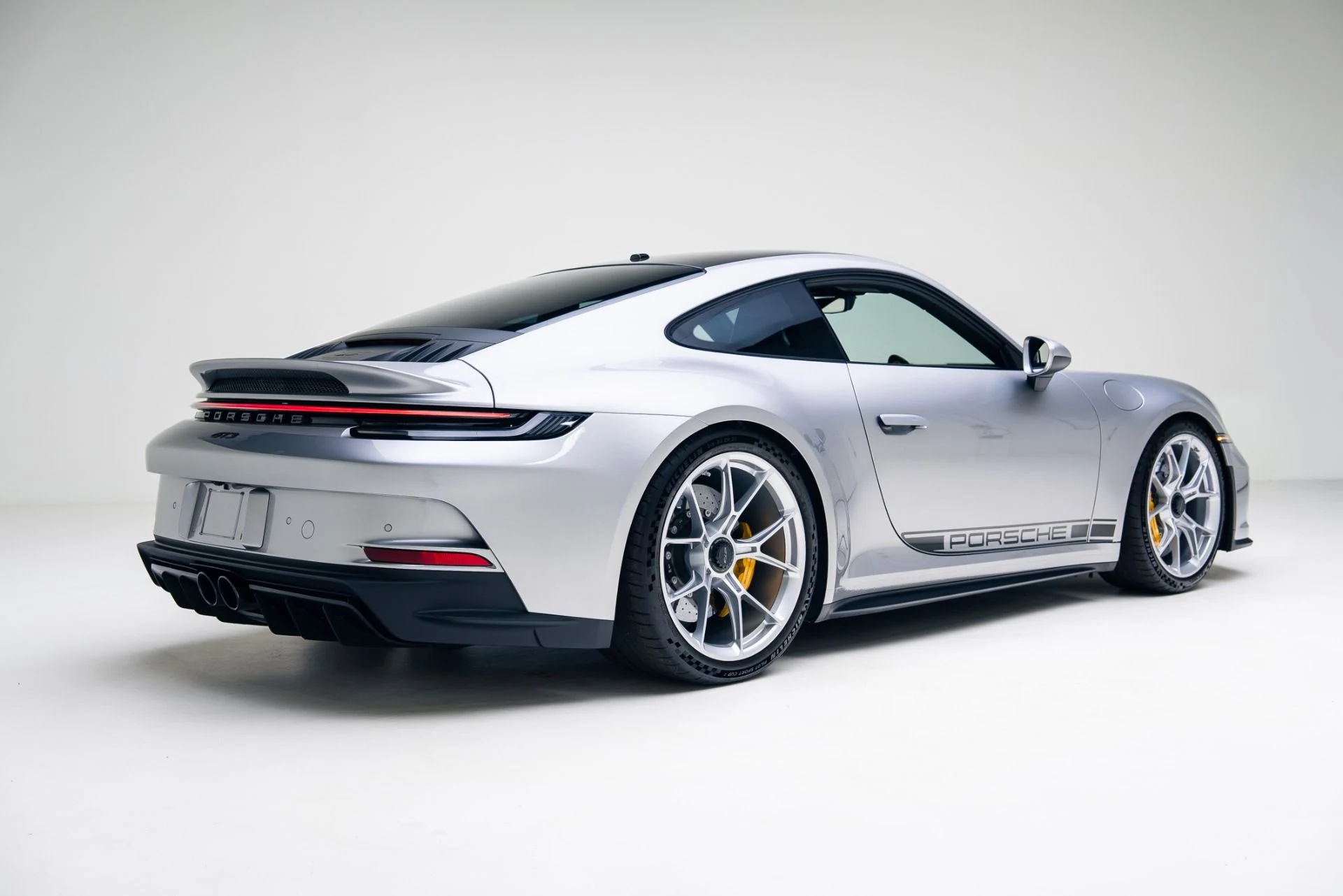 mph023_1929646383_Used_2022_Porsche_911_GT_3_1766184698_dc90776b86