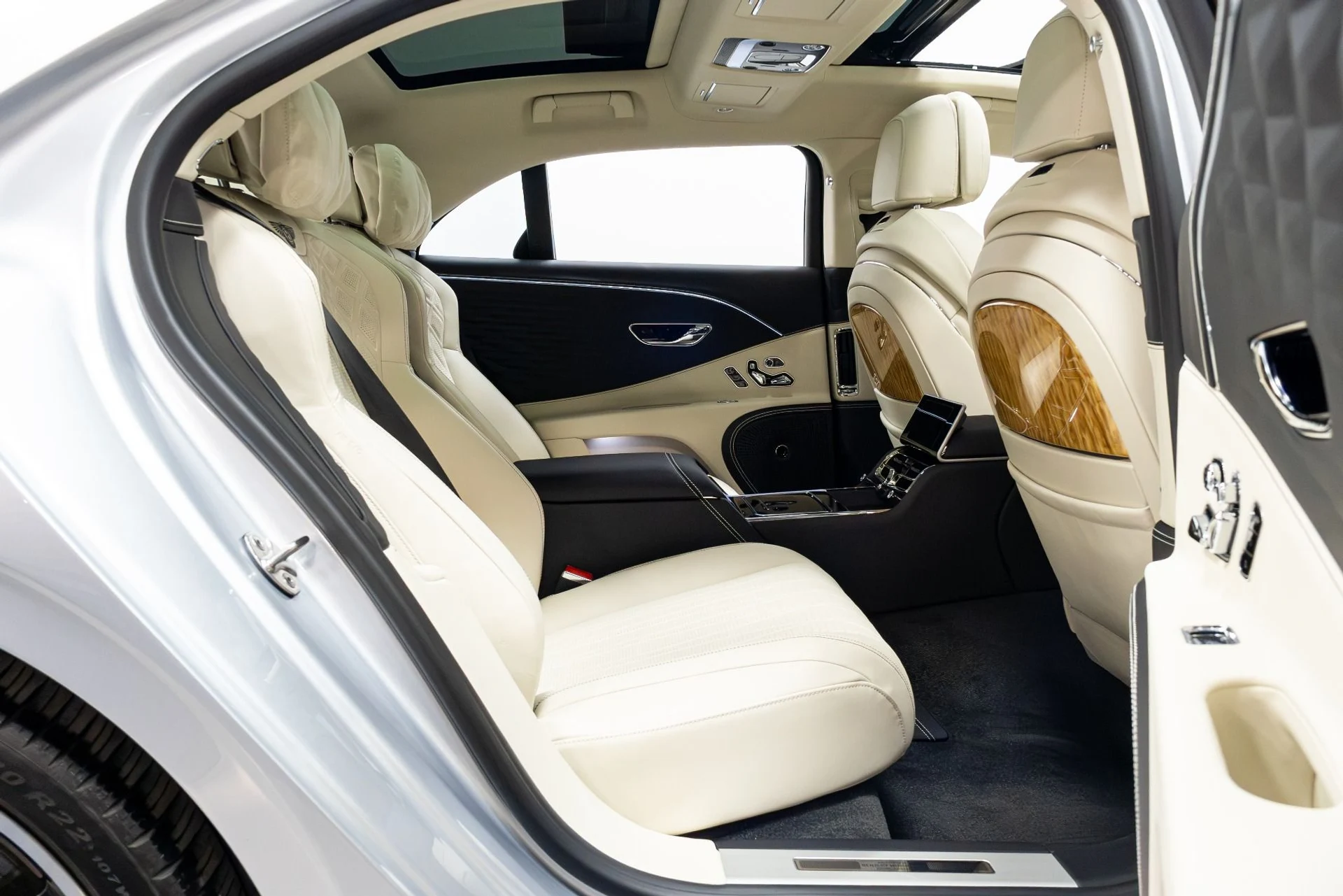 mph023_1929679585_Used_2021_Bentley_Flying_Spur_W12_1772666284_ac30854128