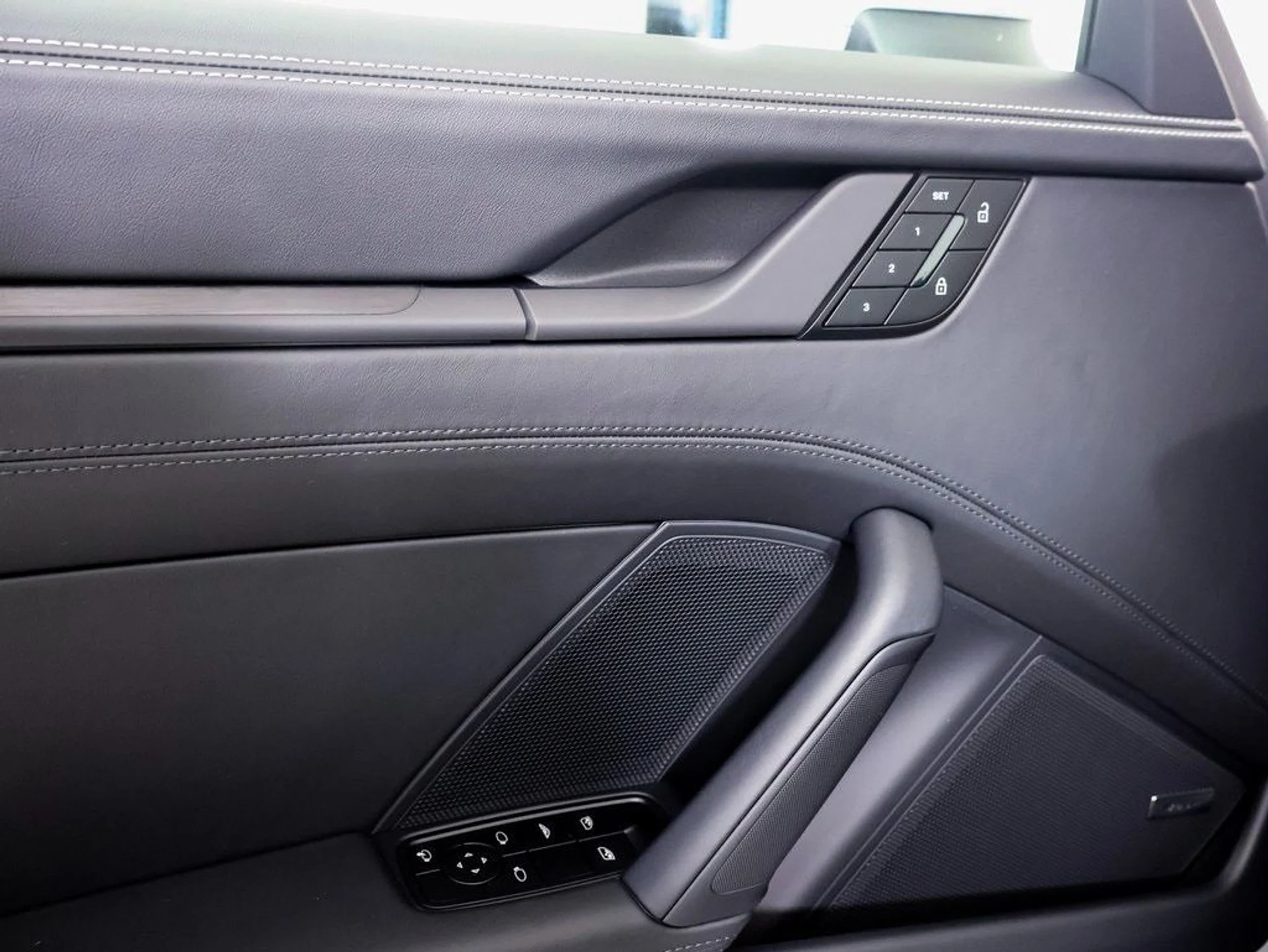 mph023_1930368886_a8327c39b89d3cedbec3726dfff1ed39x_a4db073646