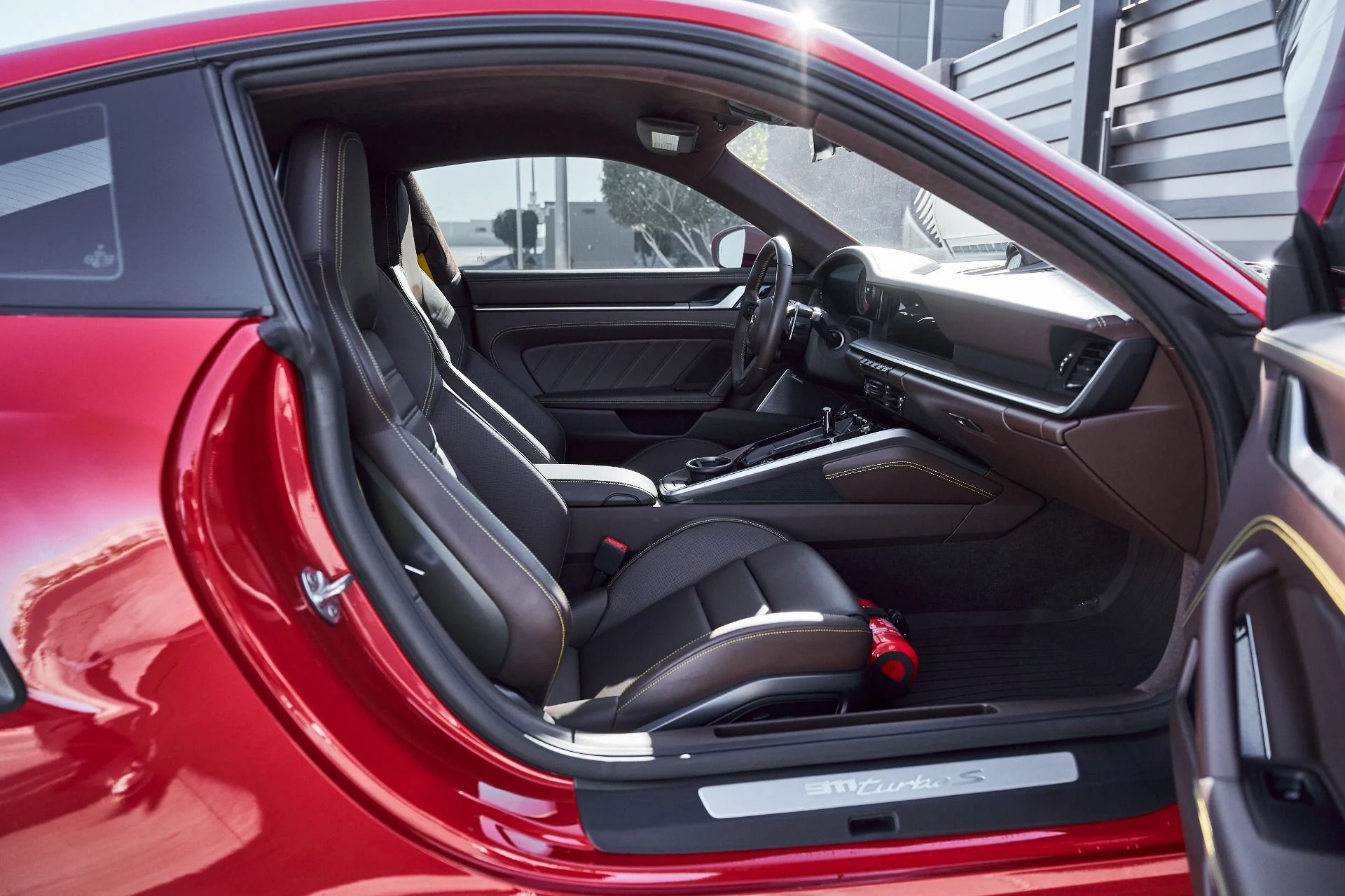 mph023_193082156_Used_2021_Porsche_911_Turbo_S_1768616622_5024e91496