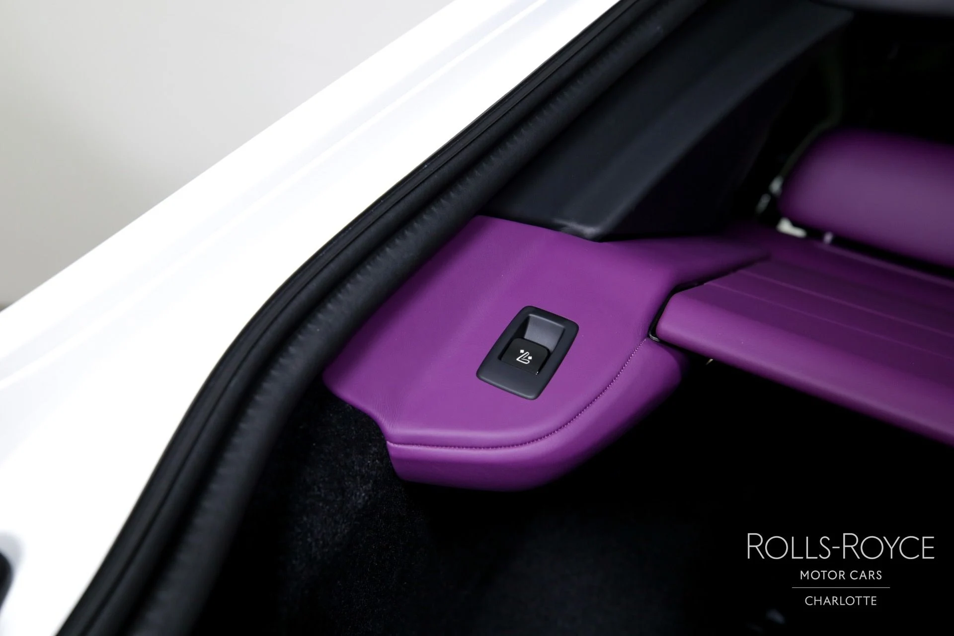 mph023_1954058641_Used_2024_Rolls_Royce_Cullinan_1750949955_7390ec1f6e