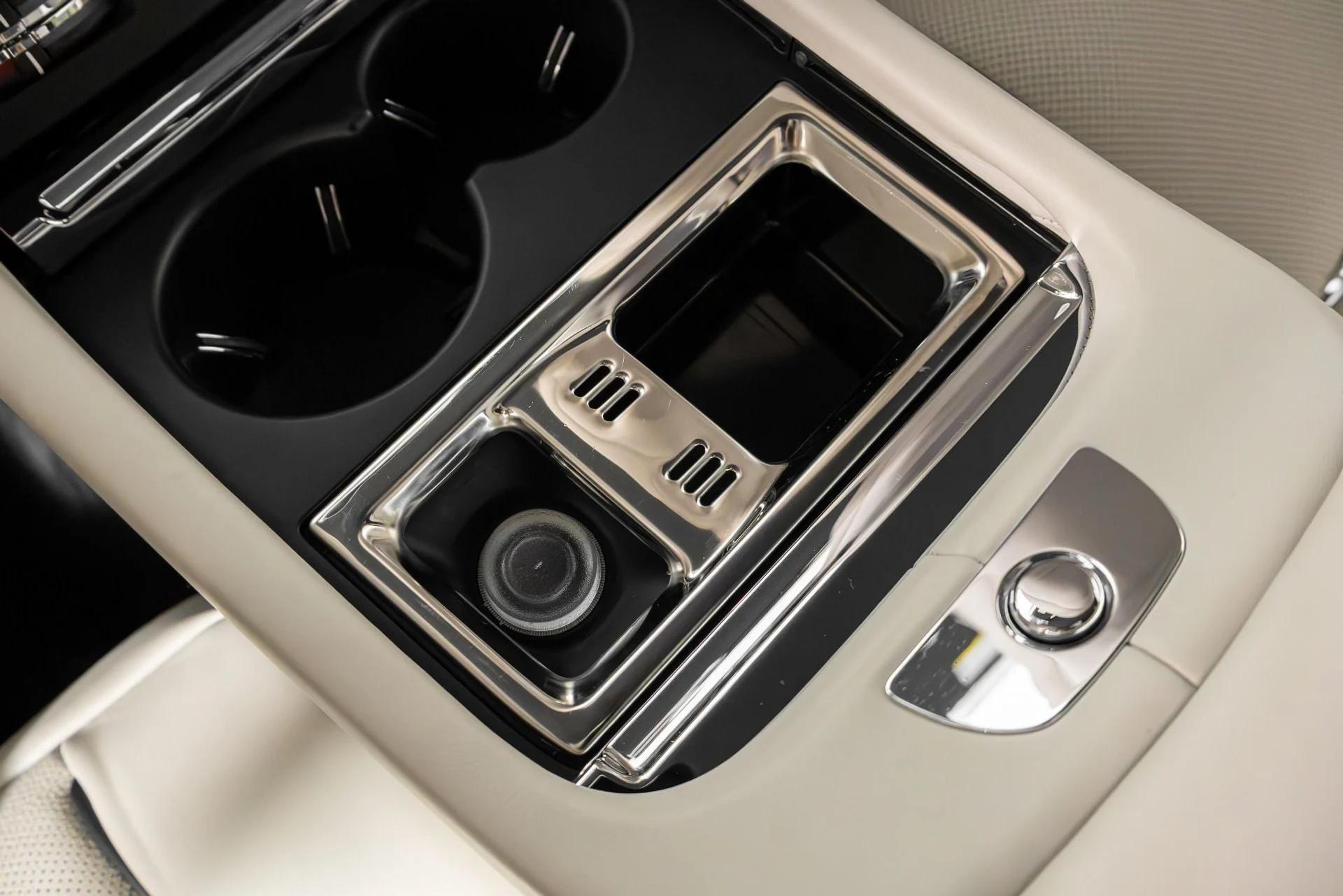 mph023_1981367689_Used_2016_Rolls_Royce_Wraith_1765322495_ee1d94d084