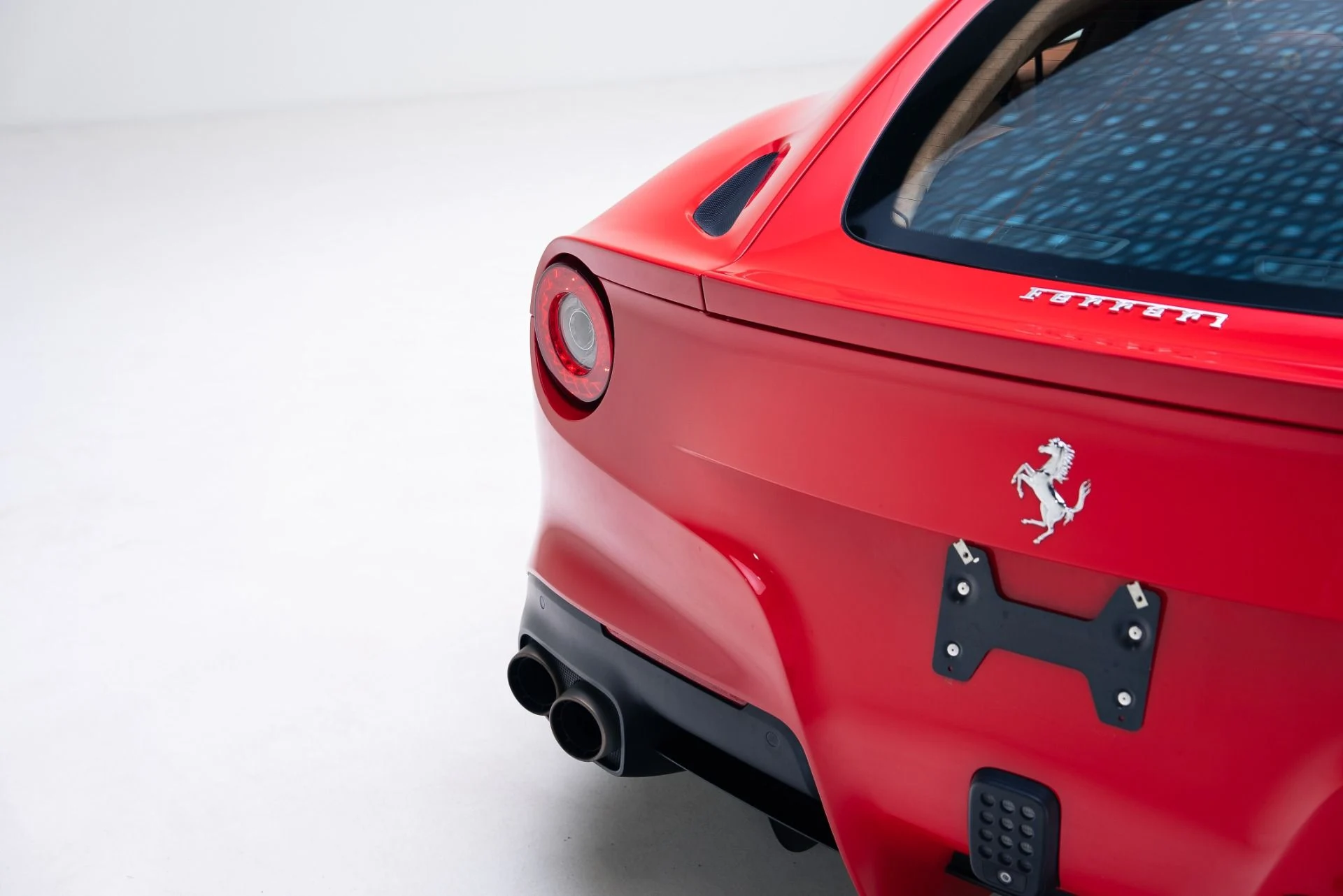 mph023_1981604582_Used_2014_Ferrari_F12berlinetta_1767981992_7407cf2d24