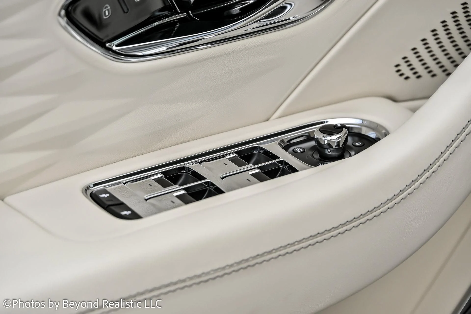 mph023_1988336579_Used_2021_Bentley_Flying_Spur_V8_First_Edition_1763629669_9e428c8ca1