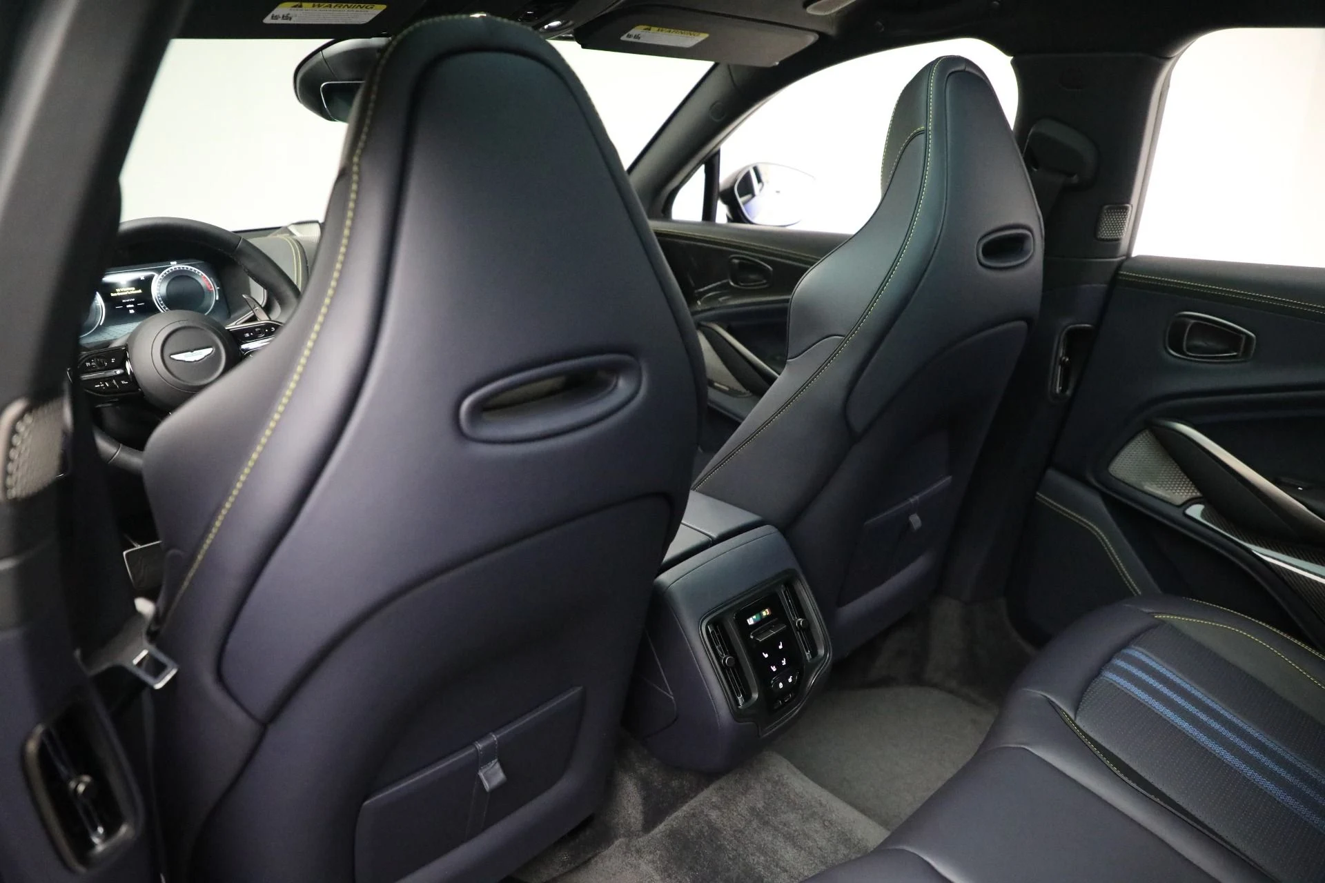 mph023_1989365689_New_2025_Aston_Martin_DBX_707_707_c98db1184a