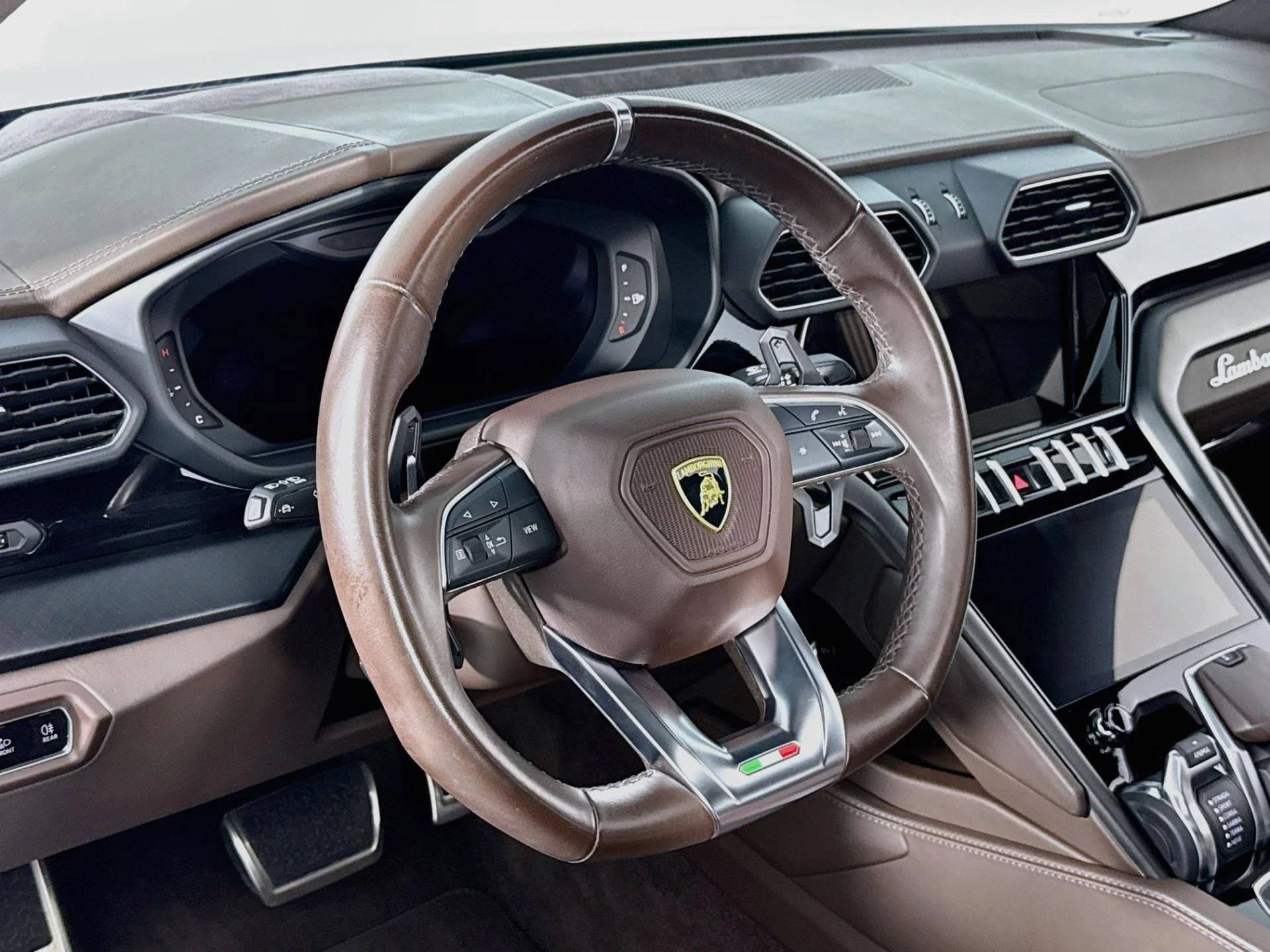 mph023_1994102027_Used_2022_Lamborghini_Urus_1786409423_f49da9659f