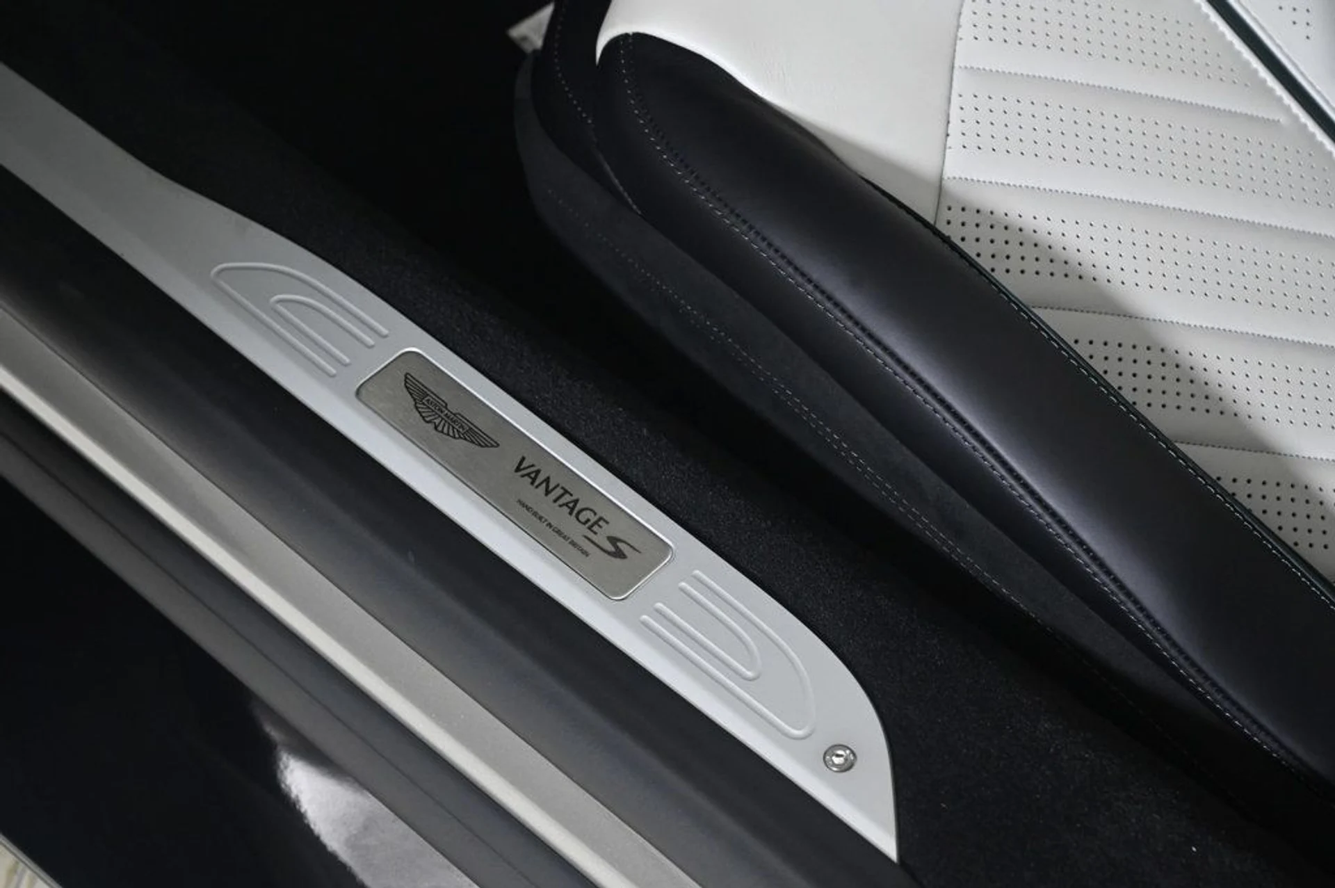 mph023_1995866950_new_2026_aston_martin_vantage_sroadster_11350_22956754_23_1024_2cba053464