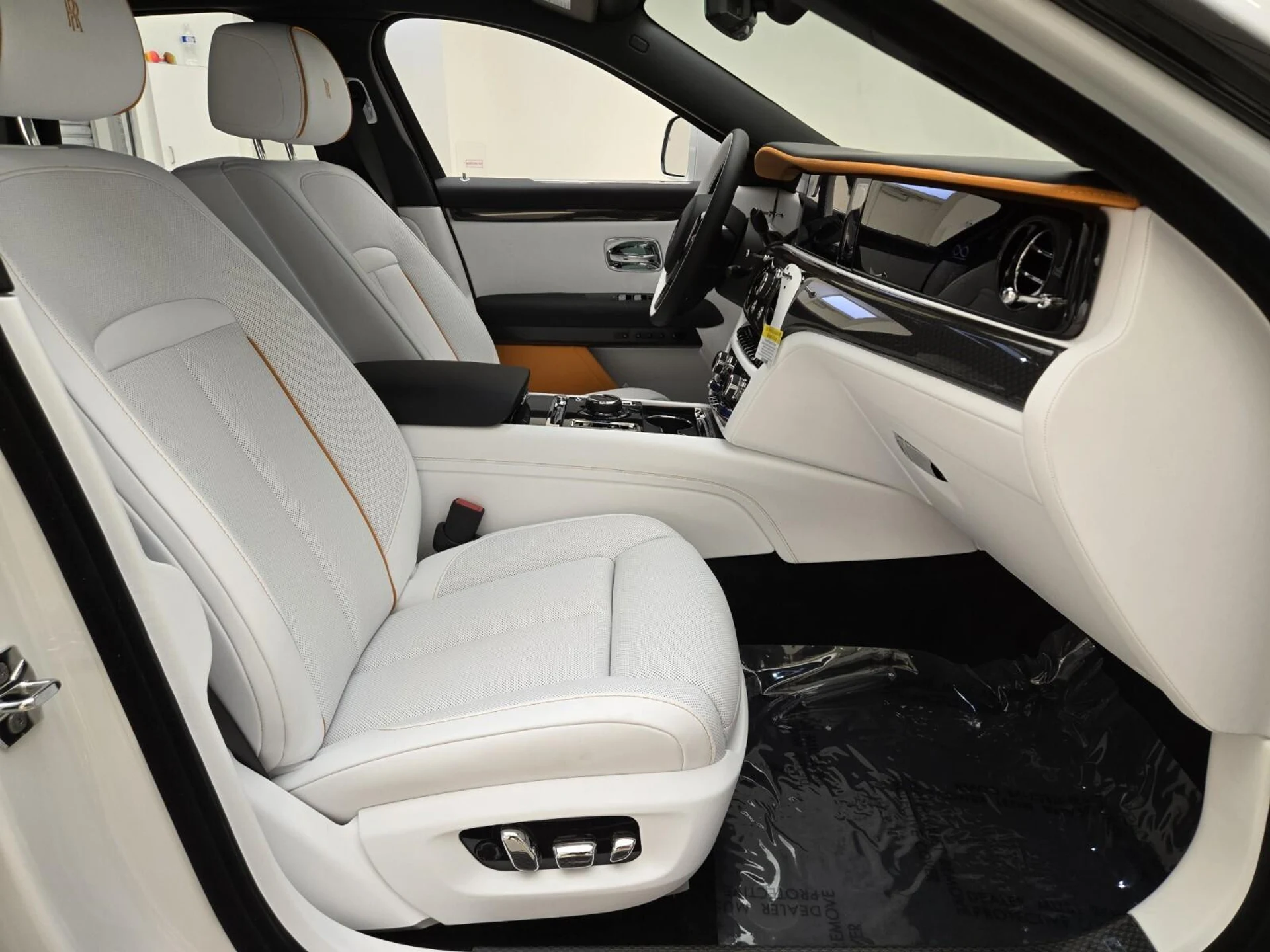 mph023_1999083520_New_2025_Rolls_Royce_Ghost_1753162887_109d099434