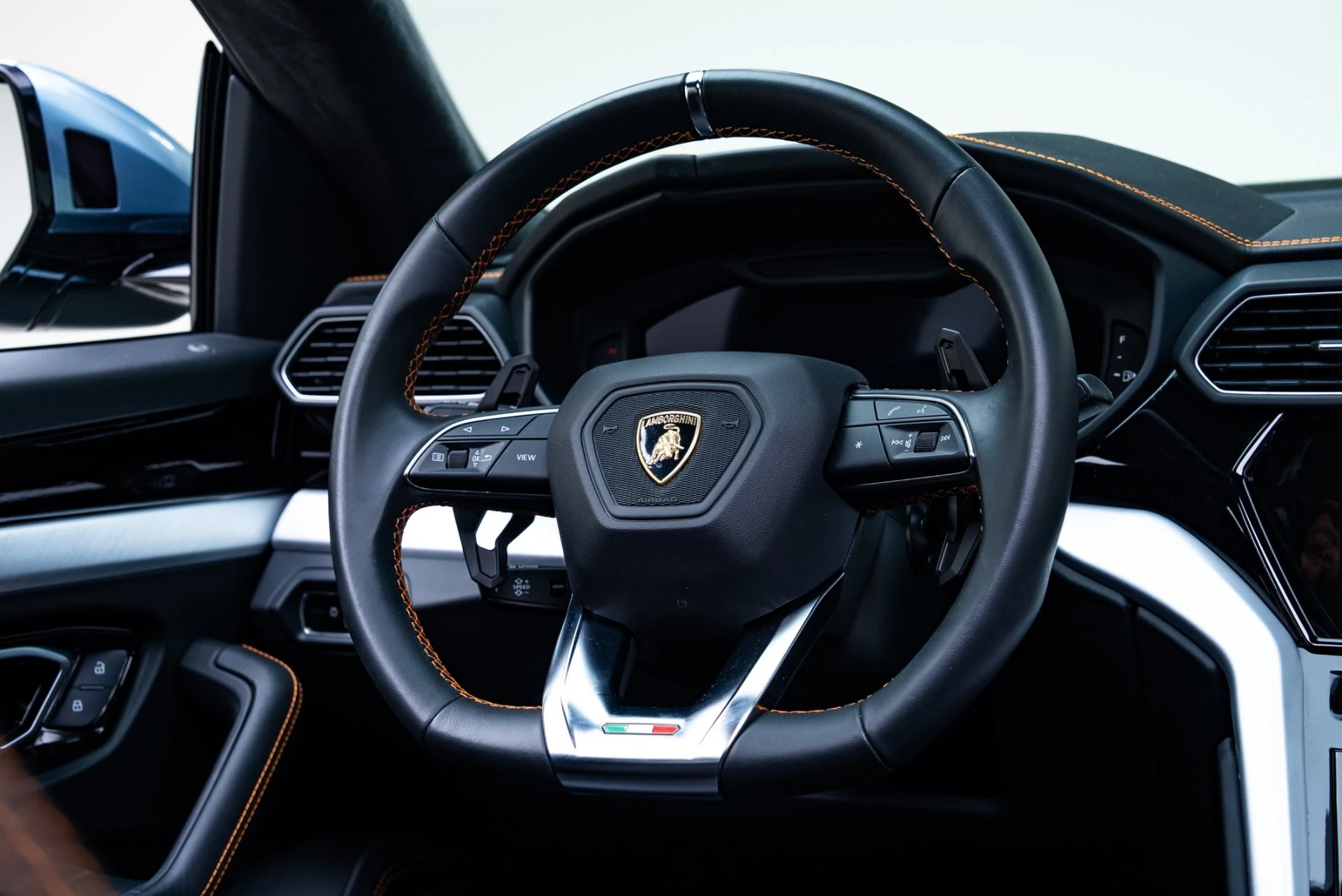 mph023_1999433075_Used_2023_Lamborghini_Urus_S_1775088130_76ce4aa9b7