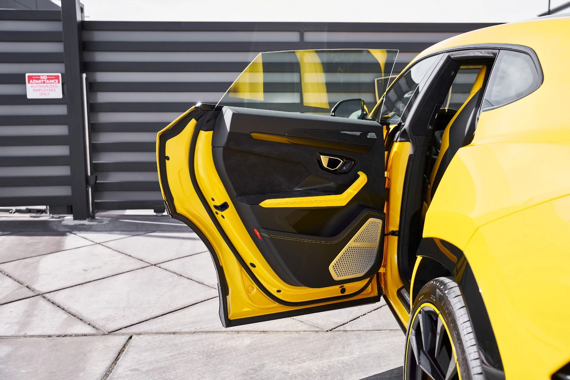 mph023_2006957252_Used_2021_Lamborghini_Urus_Pearl_Capsule_1772843466_b8e517a3e1