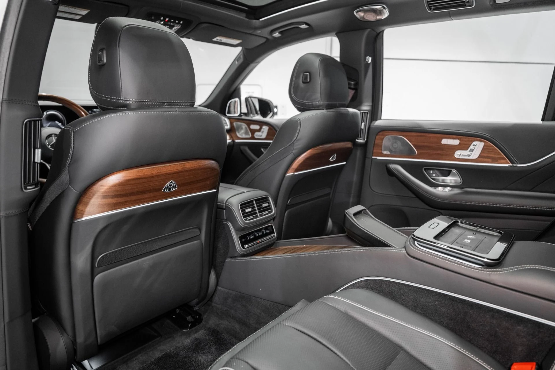 mph023_2008760950_Used_2023_Mercedes_Benz_GLS_Maybach_GLS_600_1762355740_5053a6107e