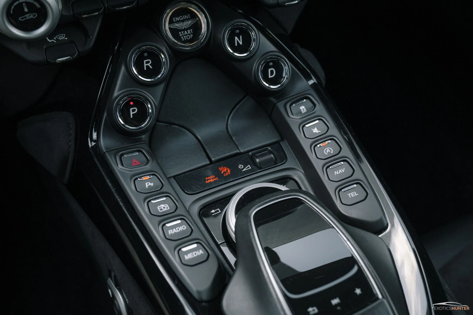 mph023_2025387034_Used_2020_Aston_Martin_Vantage_1756168534_7c8174a9ac