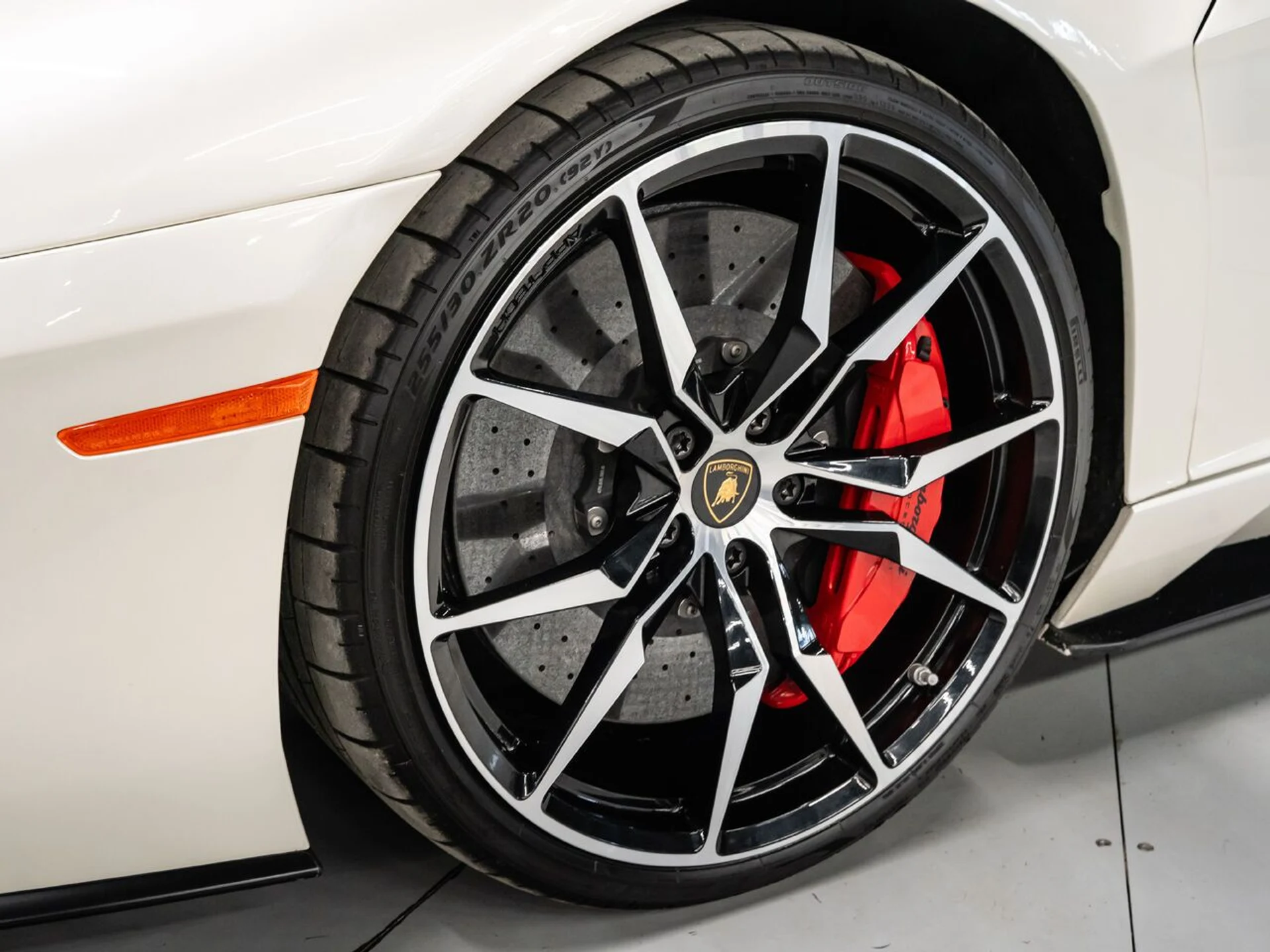 mph023_2025657581_lamborghini_aventador_2017_8700b58a6f