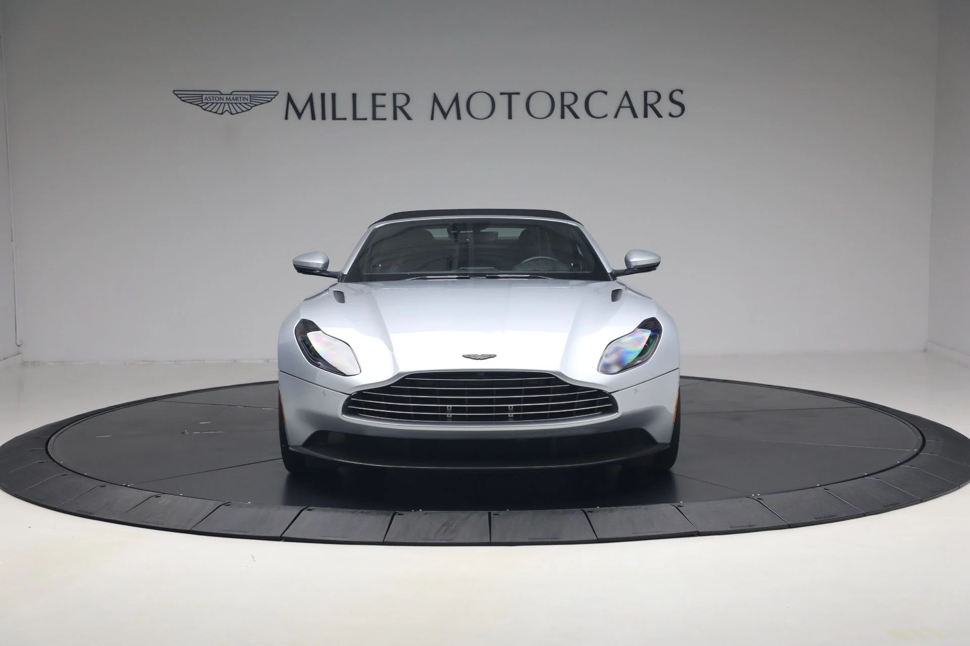 mph023_2027330206_Used_2019_Aston_Martin_DB_11_Volante_1781362219_3161da82b4