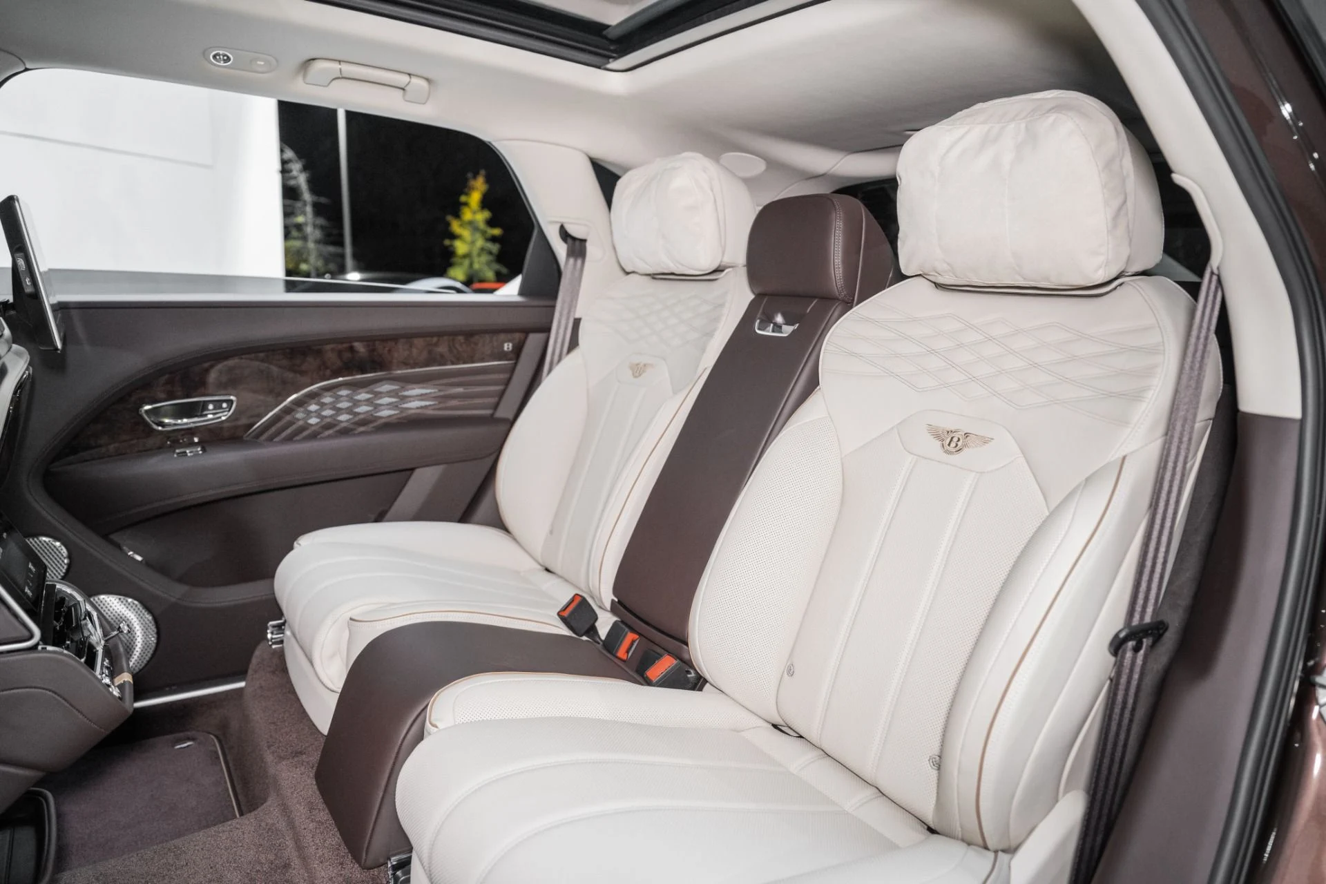 mph023_2031716270_Used_2025_Bentley_Bentayga_EWB_Mulliner_1762964457_ad3ae6b69c