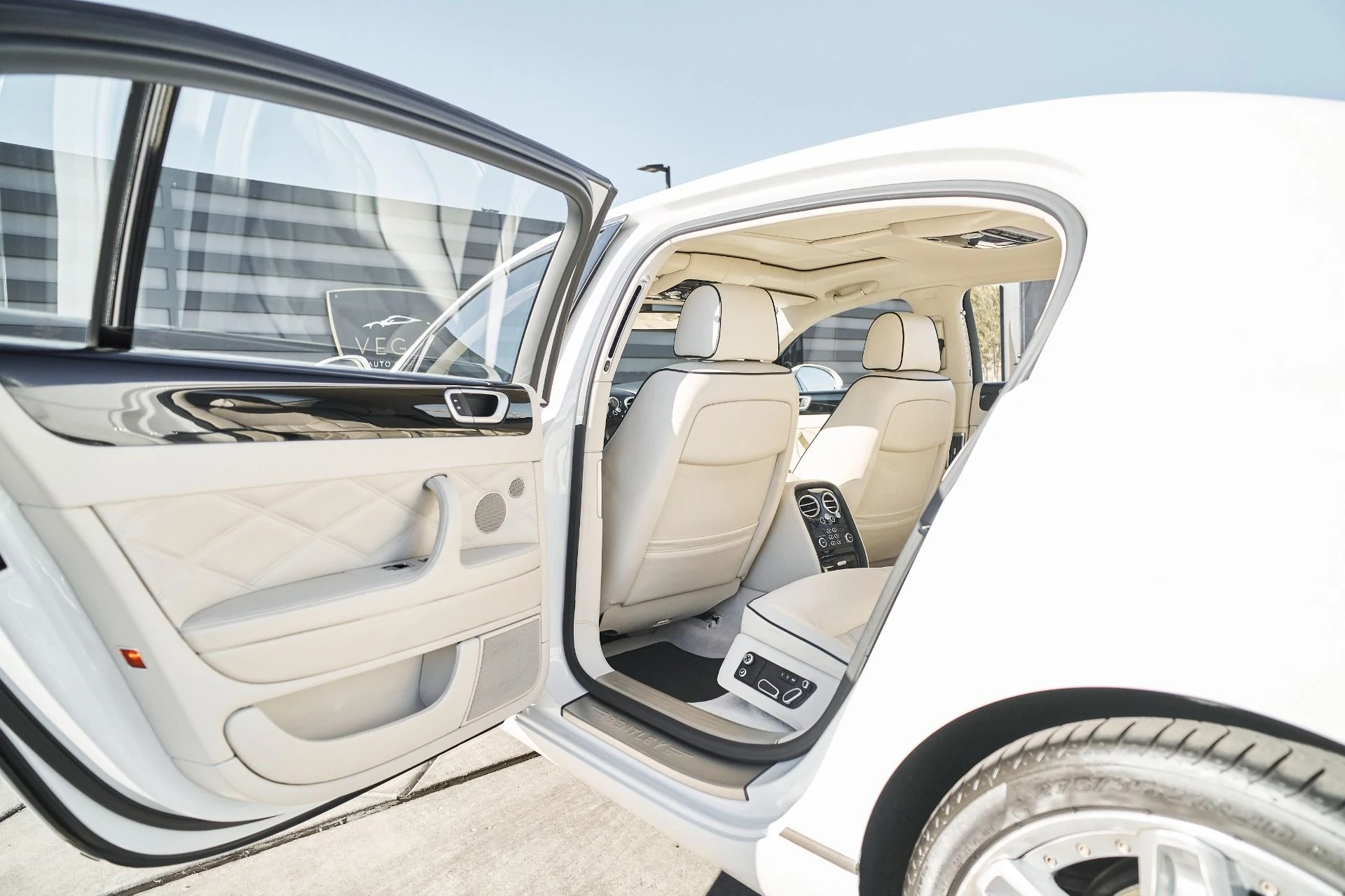 mph023_2034912532_Used_2012_Bentley_Continental_Flying_Spur_1765853756_477689cdb6