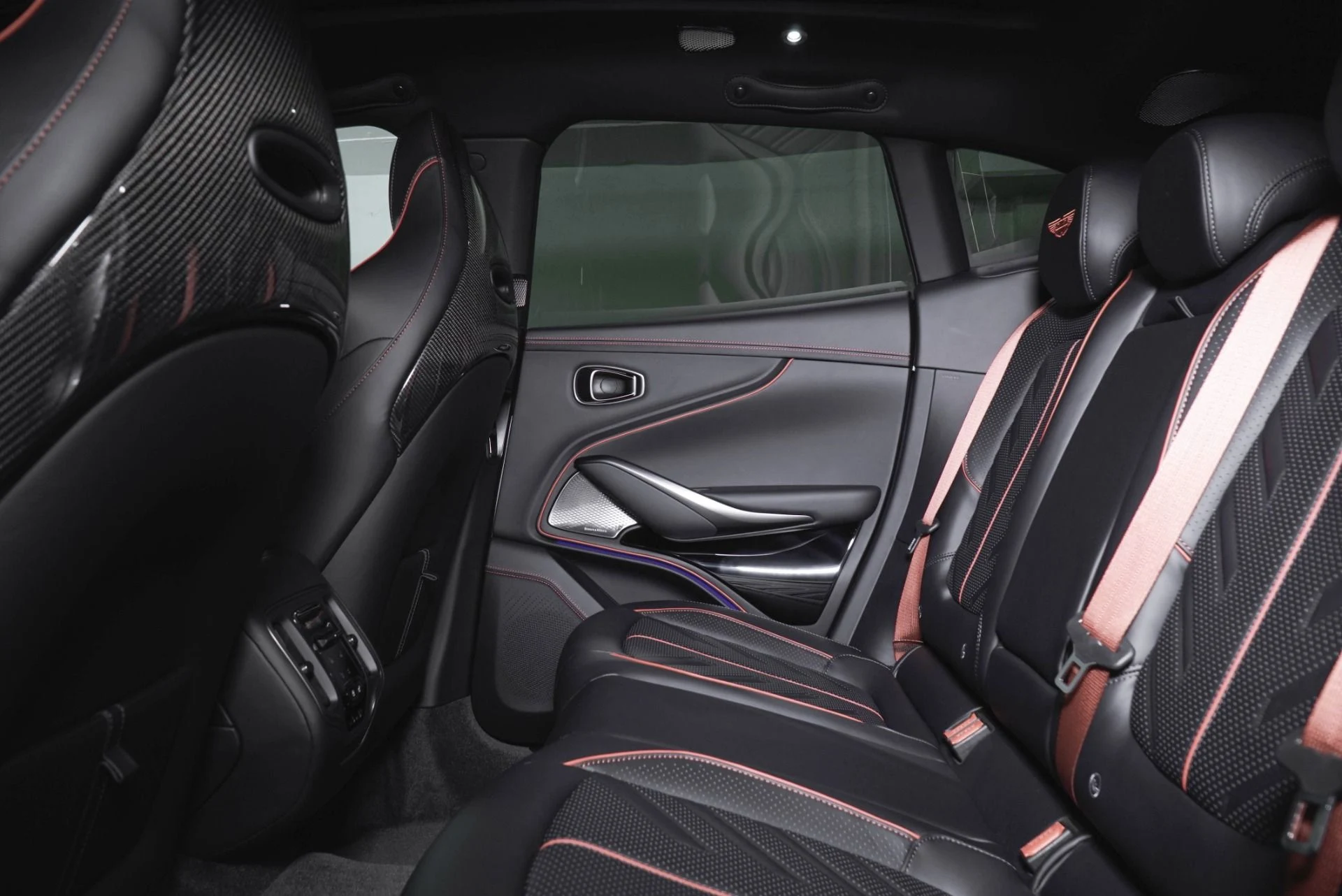 mph023_2040566339_New_2026_Aston_Martin_DBX_S_1781900282_20d0d5cb9e