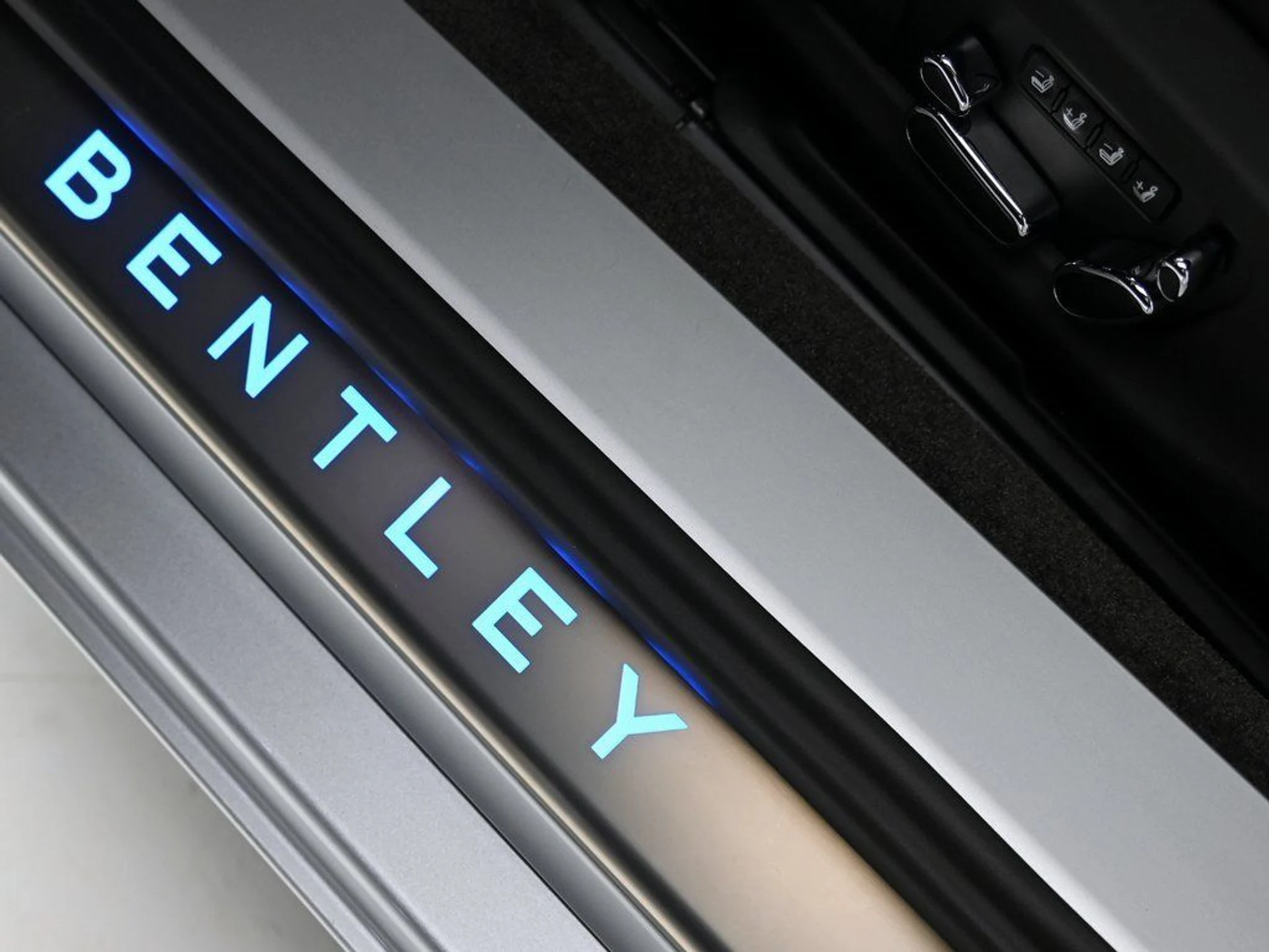 mph023_2049065375_6b9635c9db6c63d508f9e2f21b6df159_996c5e561b