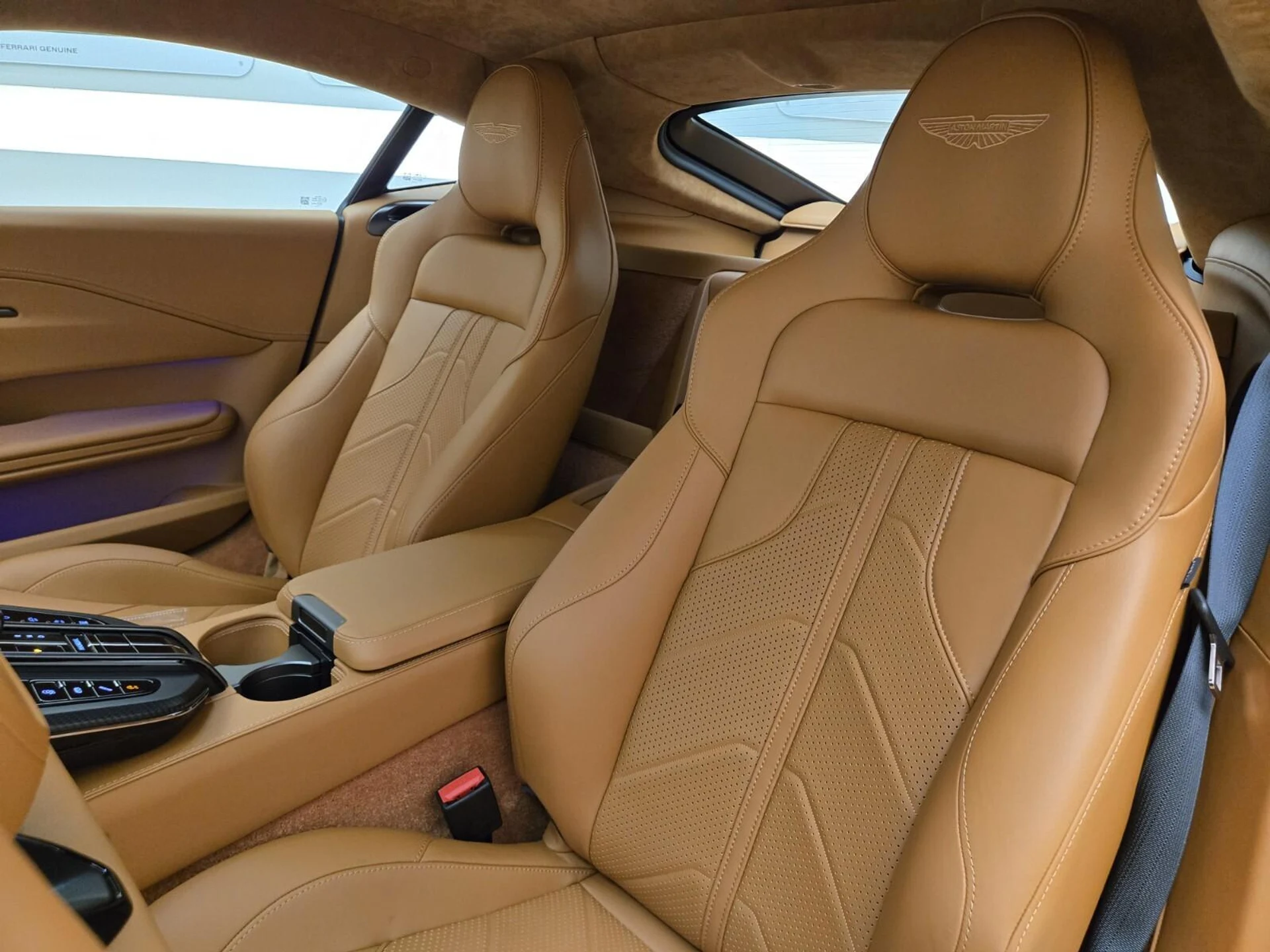 mph023_2061251917_New_2026_Aston_Martin_Vantage_1761803392_b9f3224e8c