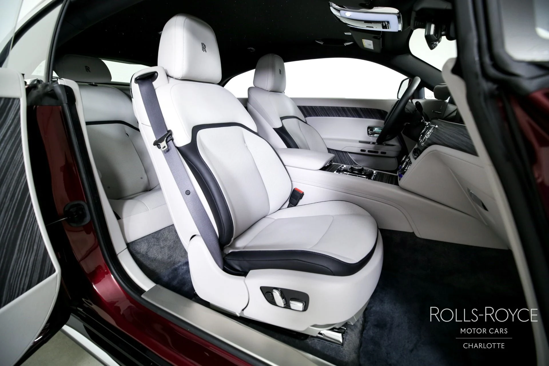 mph023_2066216354_Used_2024_Rolls_Royce_Spectre_1744735105_c9f9b13a8e