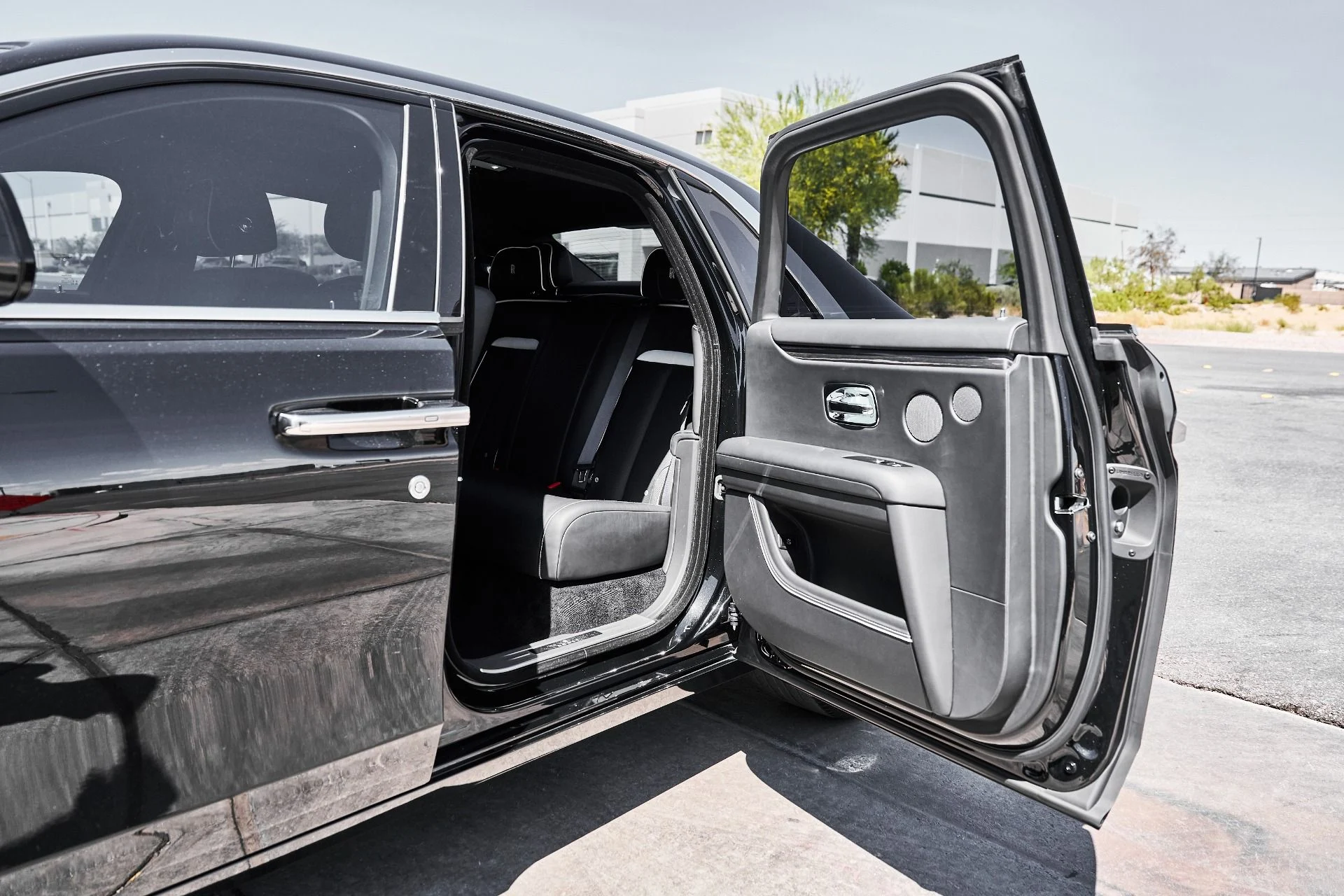 mph023_2074476689_Used_2023_Rolls_Royce_Ghost_Base_1781657321_1557bd9da7