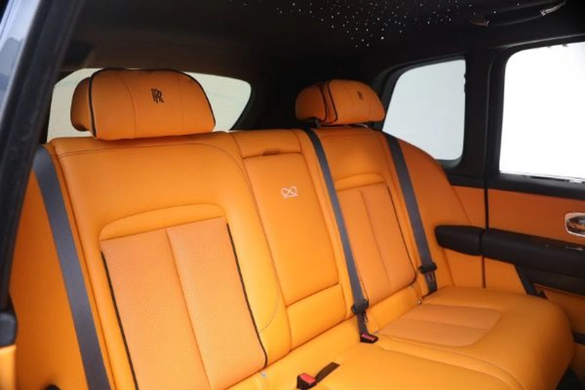 mph023_2074842237_Used_2024_Rolls_Royce_Black_Badge_Cullinan_26dc0b6395