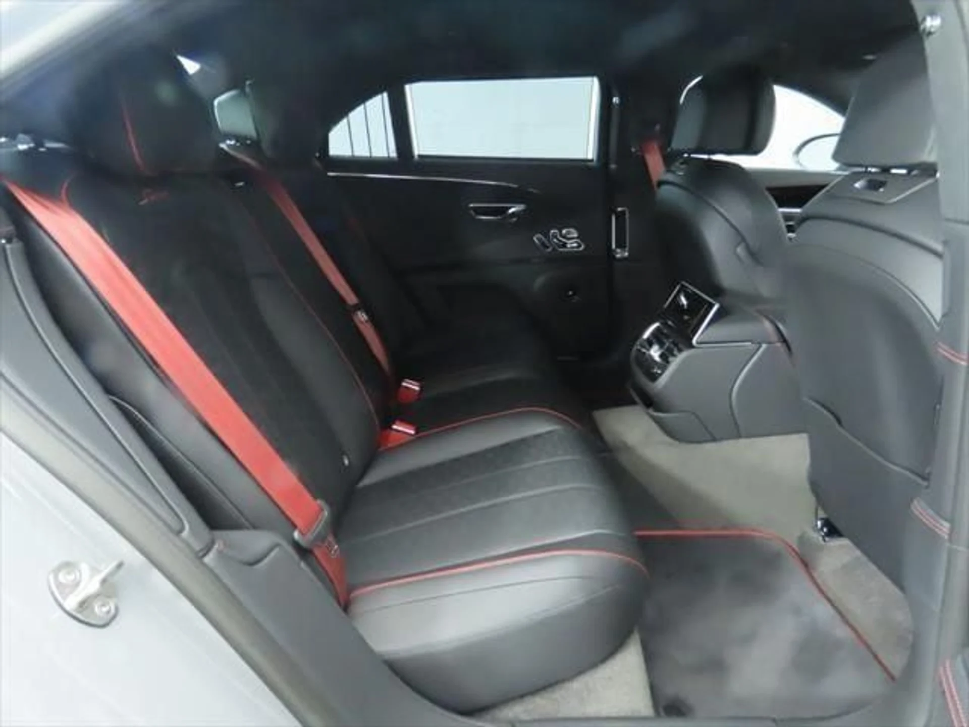 mph023_2083879999_used_2025_bentley_flying_spur_speedsedan_8119_23010075_24_640_3a1b8b79aa