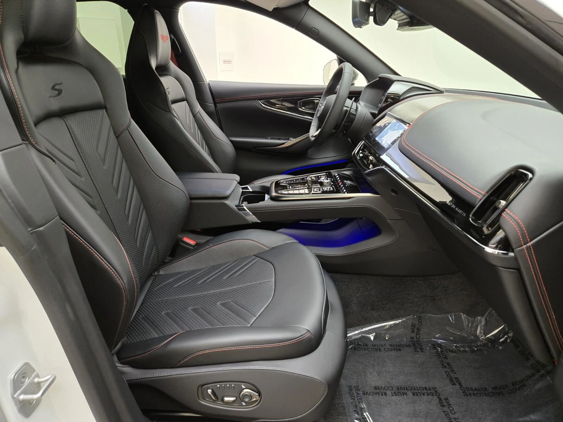 mph023_2091547354_New_2026_Aston_Martin_DBX_S_1776835390_a3f0b6d089