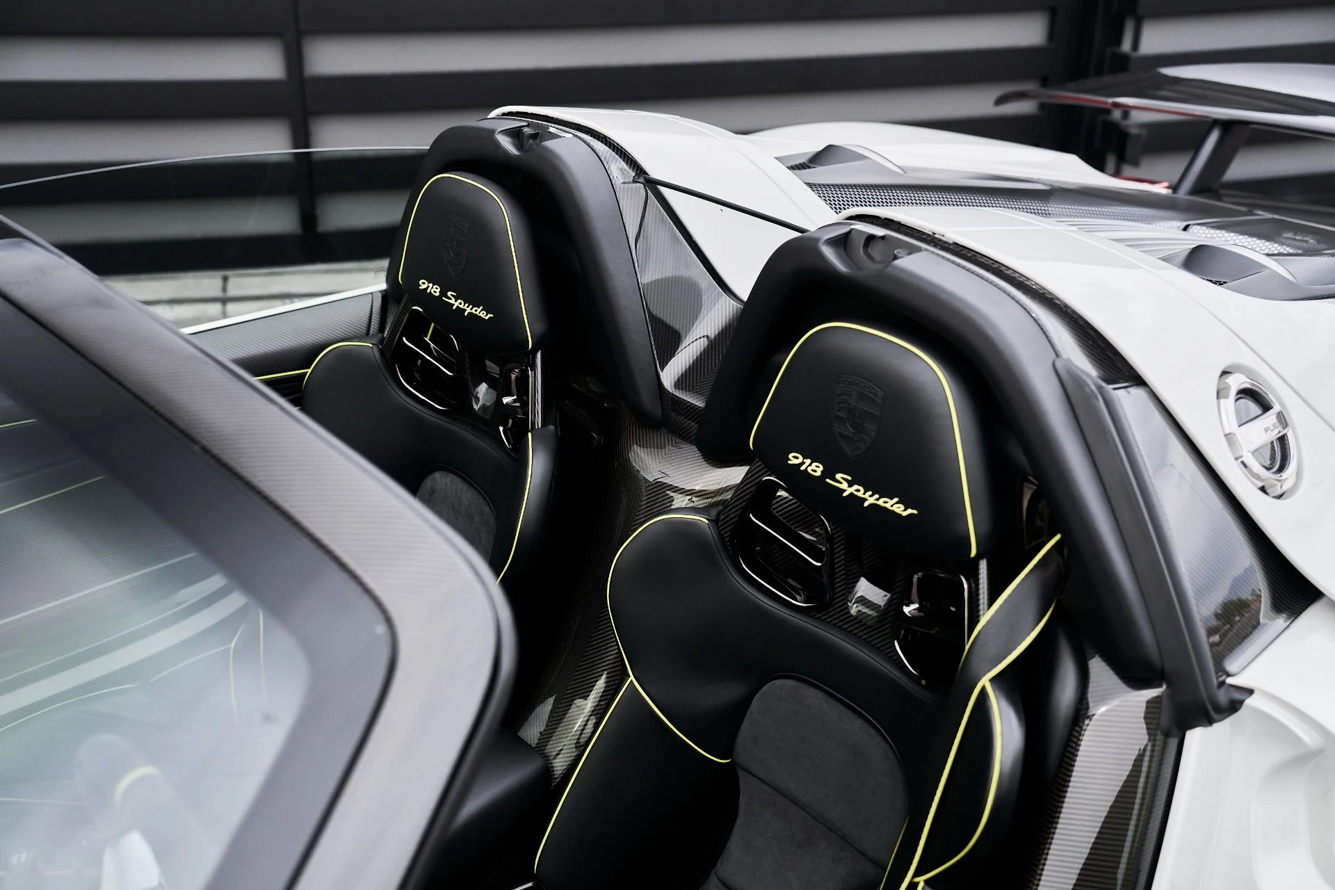 mph023_2099998781_Used_2015_Porsche_918_Spyder_w_Weissach_Package_1764874366_c502dce6ec