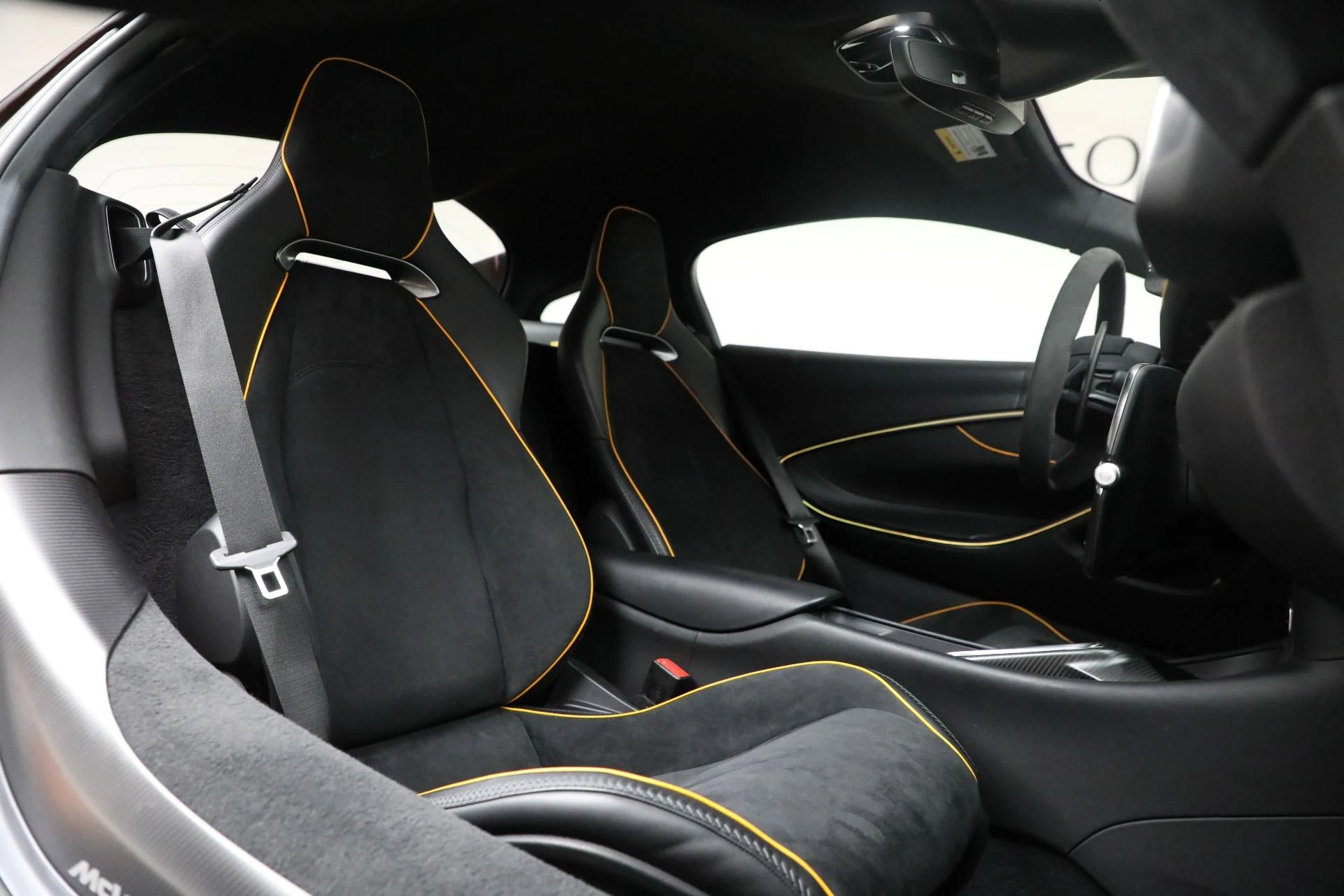 mph023_2103711232_Used_2023_Mc_Laren_Artura_Vision_ae63b35014