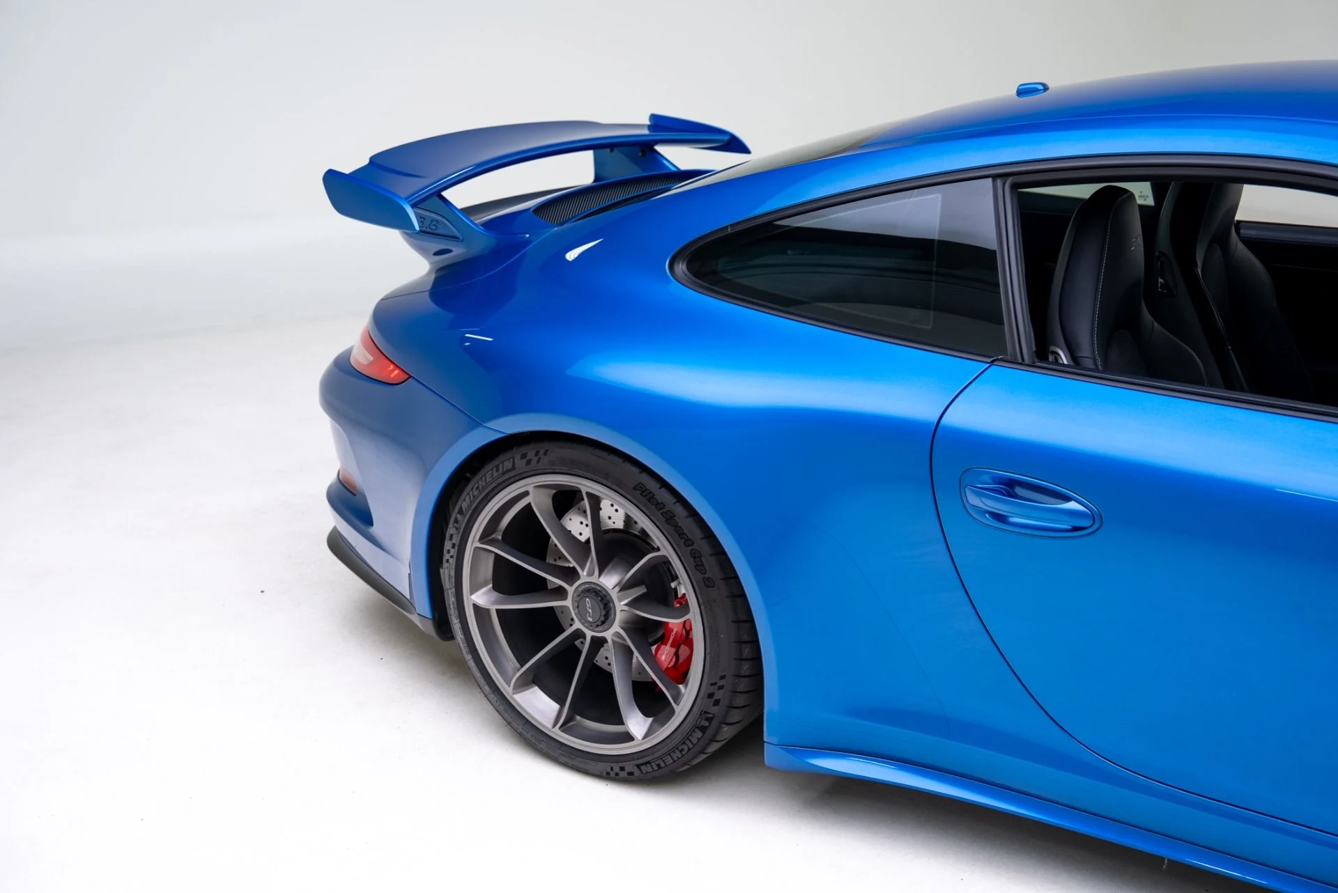 mph023_2113399569_Used_2015_Porsche_911_GT_3_1768869479_71b932f6bf