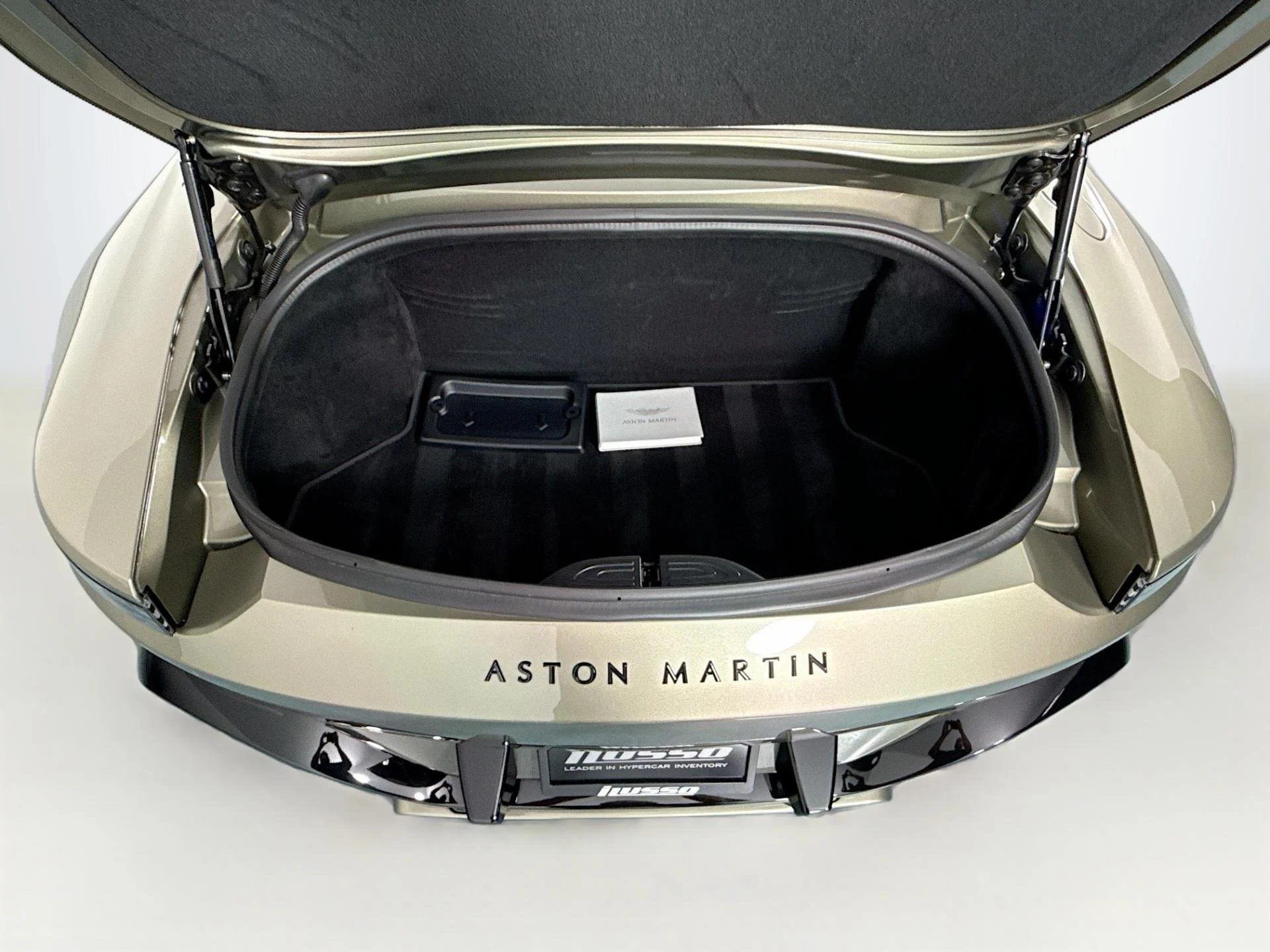 mph023_211343561_Used_2023_Aston_Martin_Vantage_V8_1783445546_c34e49bc10
