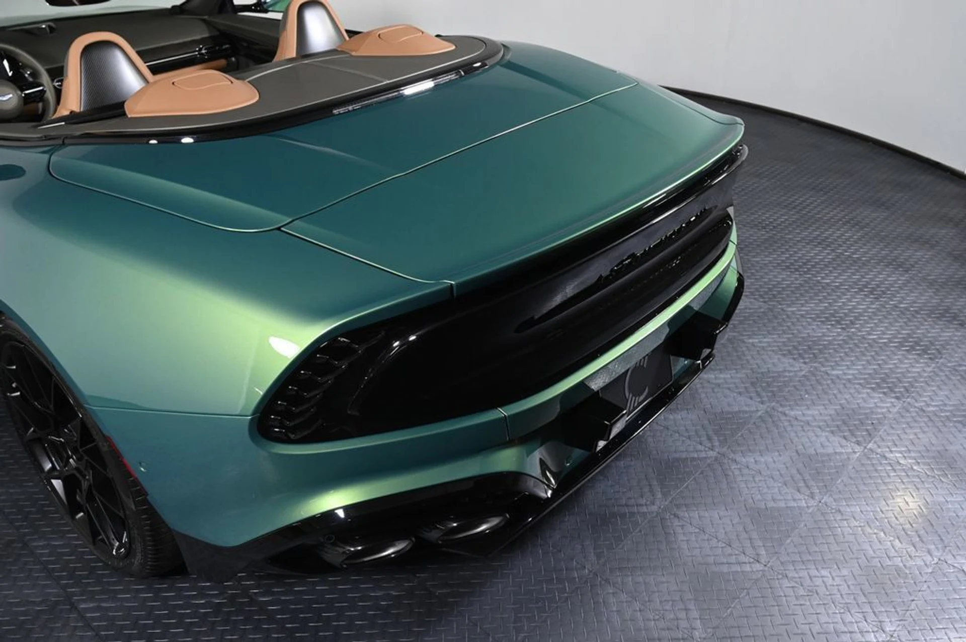 mph023_2117945641_new_2026_aston_martin_vanquish_volante_11350_22992982_24_1024_b2ce58115f