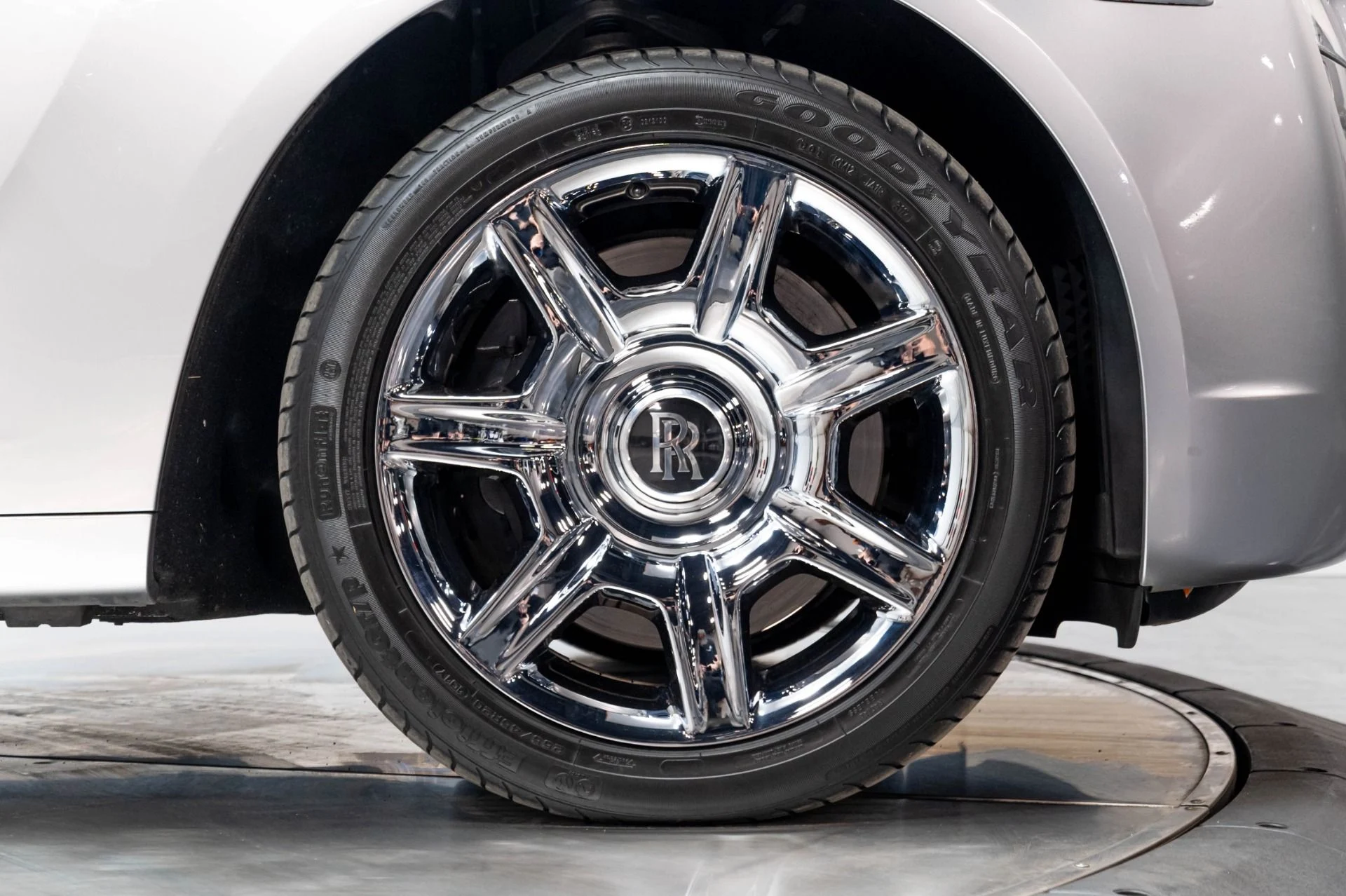 mph023_21183650_Used_2012_Rolls_Royce_Ghost_1778014944_d720dce43a