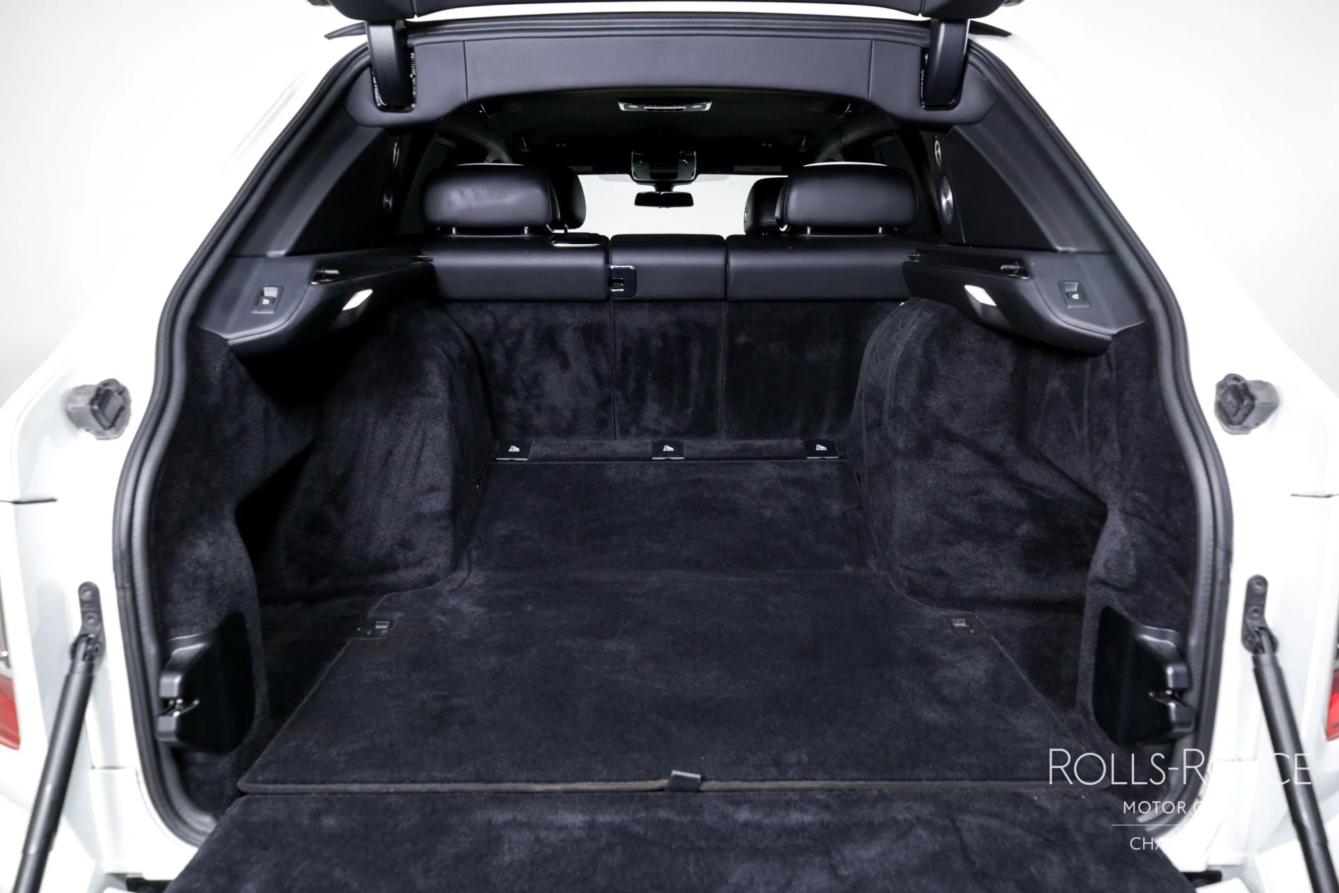 mph023_2118611365_Used_2020_Rolls_Royce_Cullinan_1729535260_2135c4555d